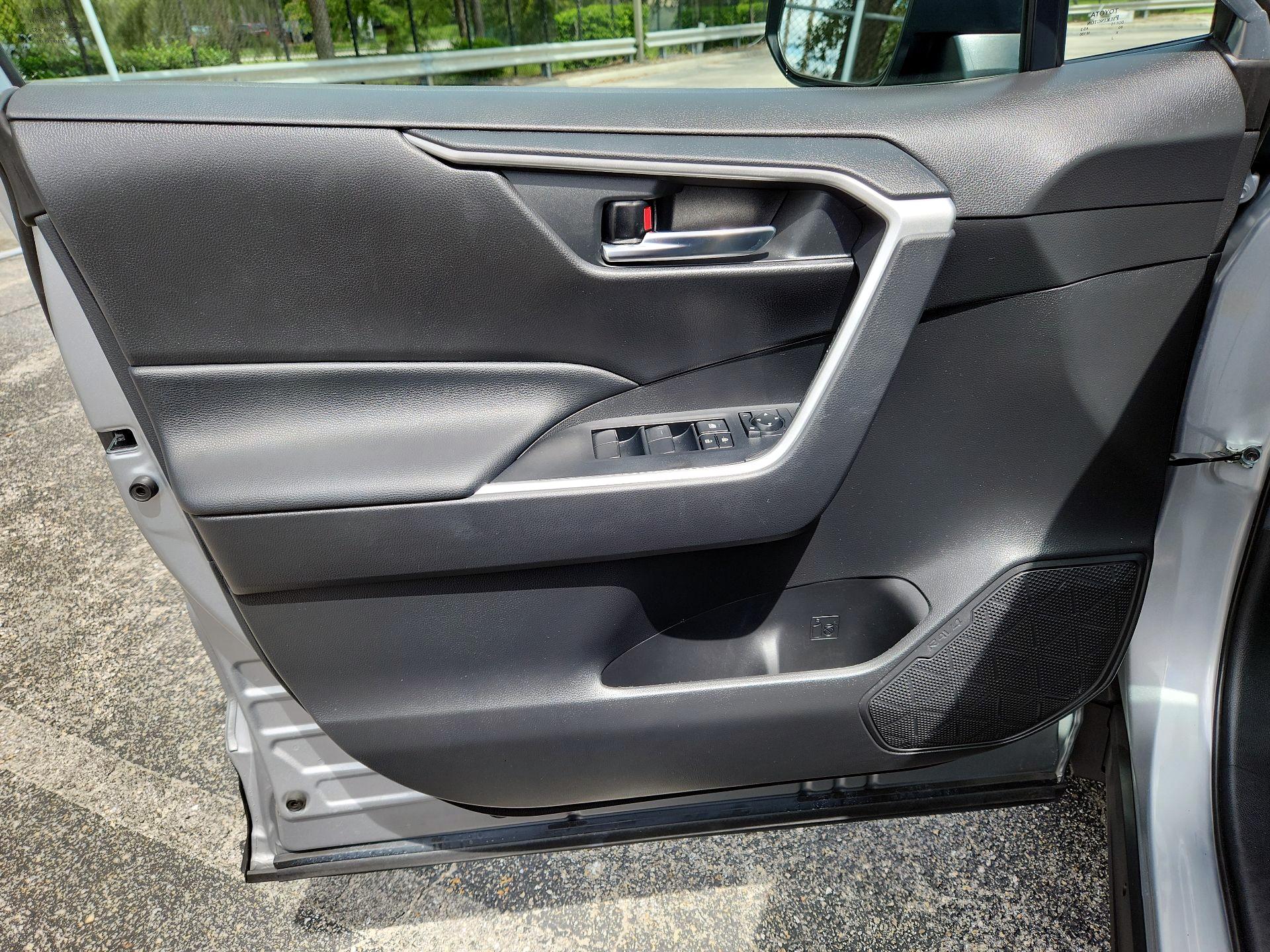 Thumbnail: 2021 Toyota RAV4 - 10