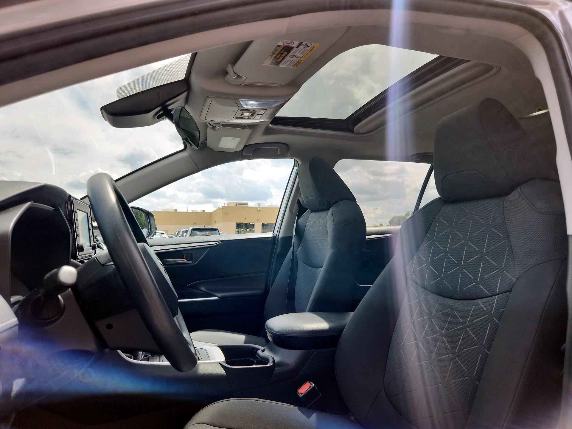 Thumbnail: 2021 Toyota RAV4 - 17