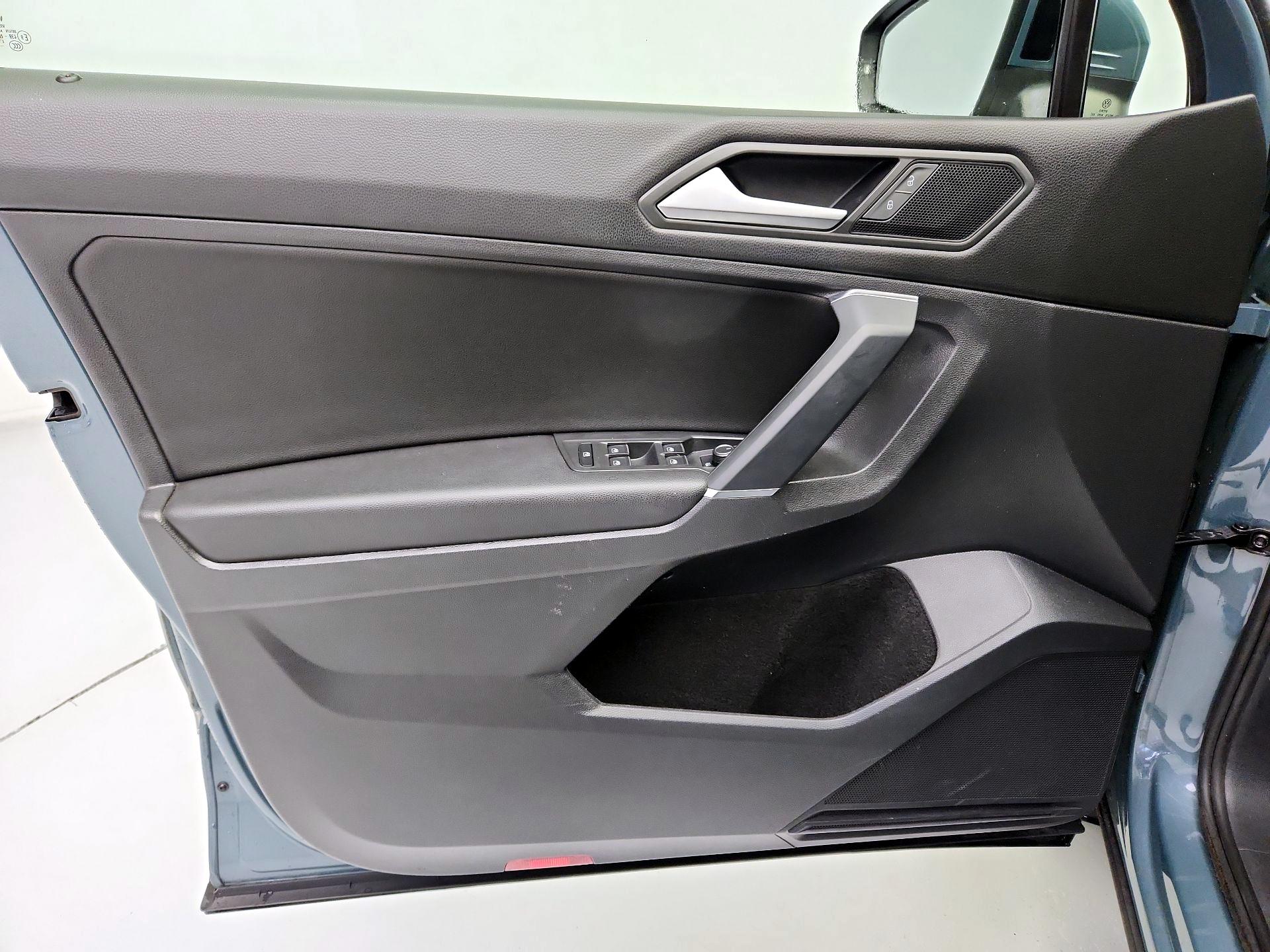 Thumbnail: 2020 Volkswagen Tiguan - 12