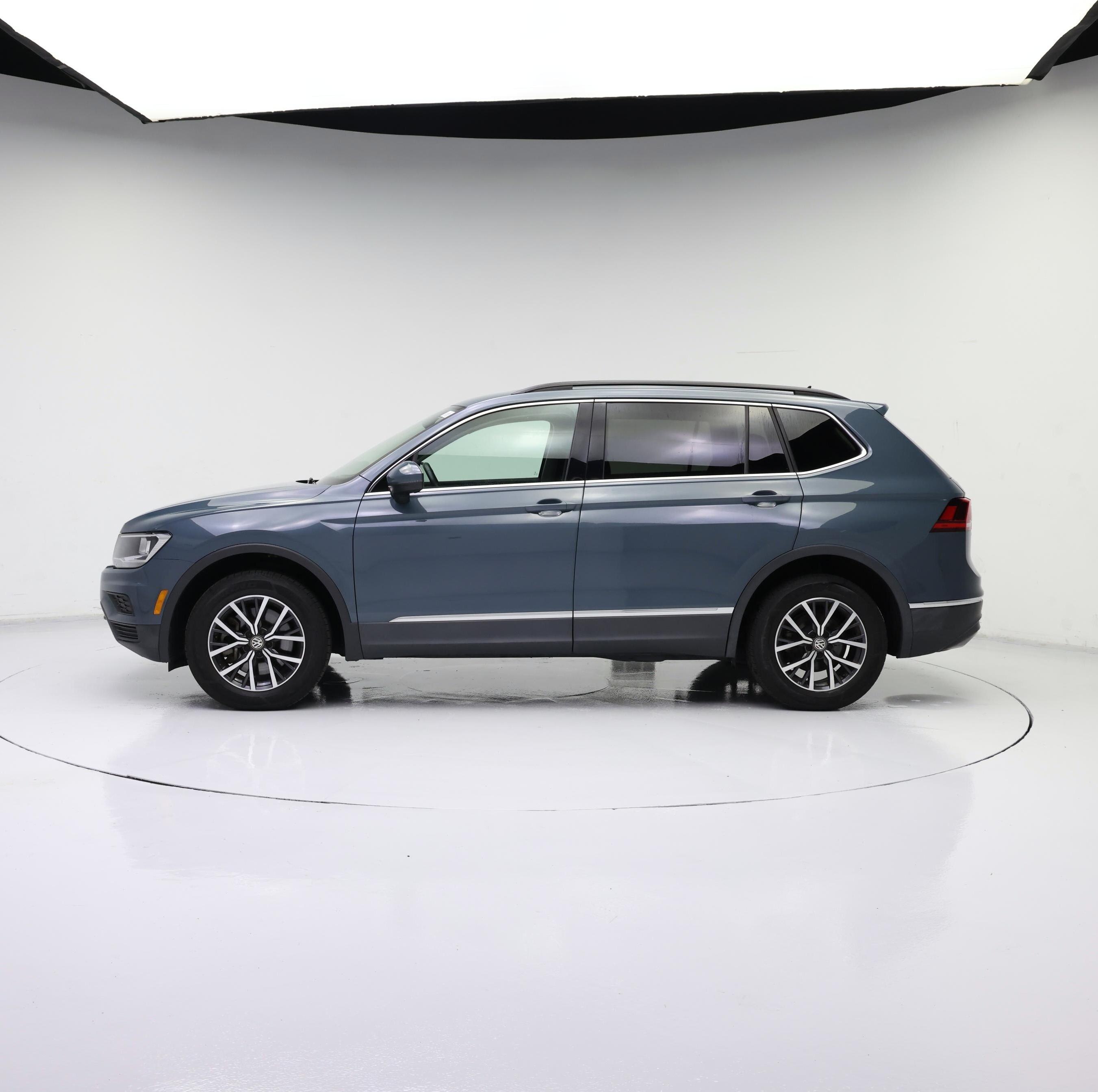 Thumbnail: 2020 Volkswagen Tiguan - 3