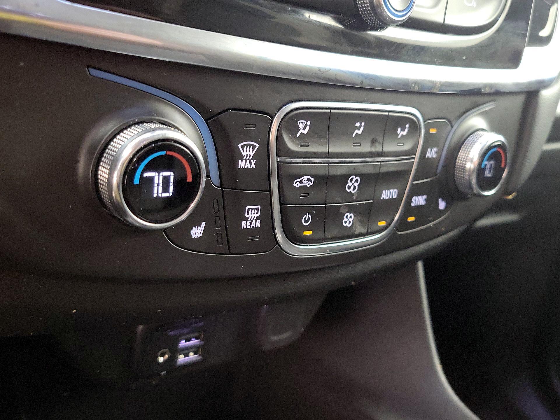 Thumbnail: 2021 Chevrolet Traverse - 17