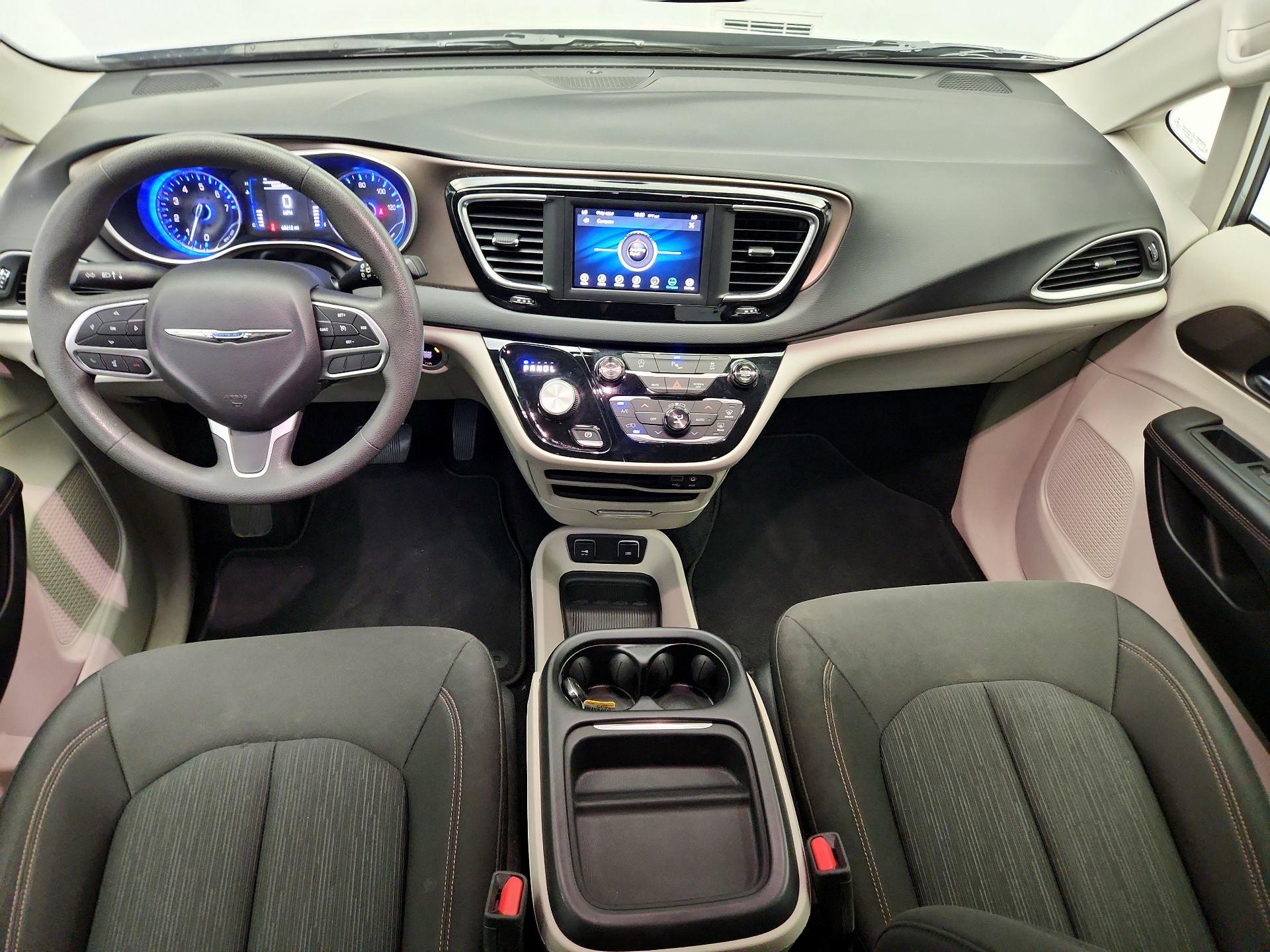 Thumbnail: 2018 Chrysler Pacifica - 9