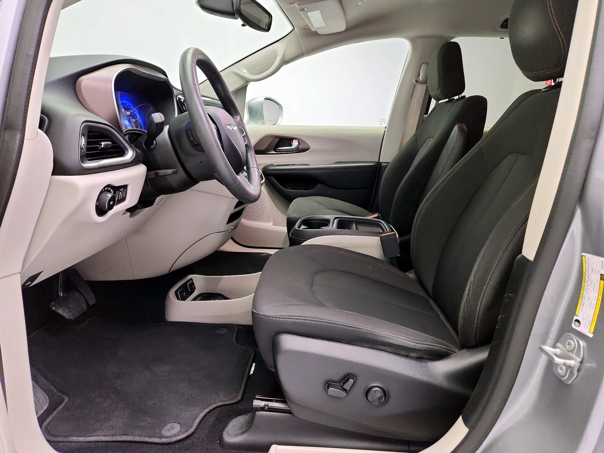 Thumbnail: 2018 Chrysler Pacifica - 11