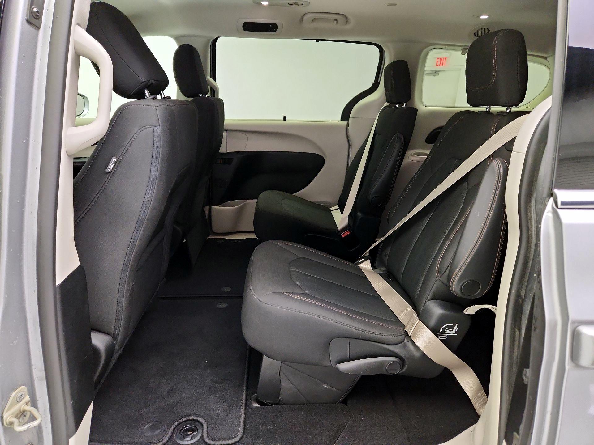 Thumbnail: 2018 Chrysler Pacifica - 20