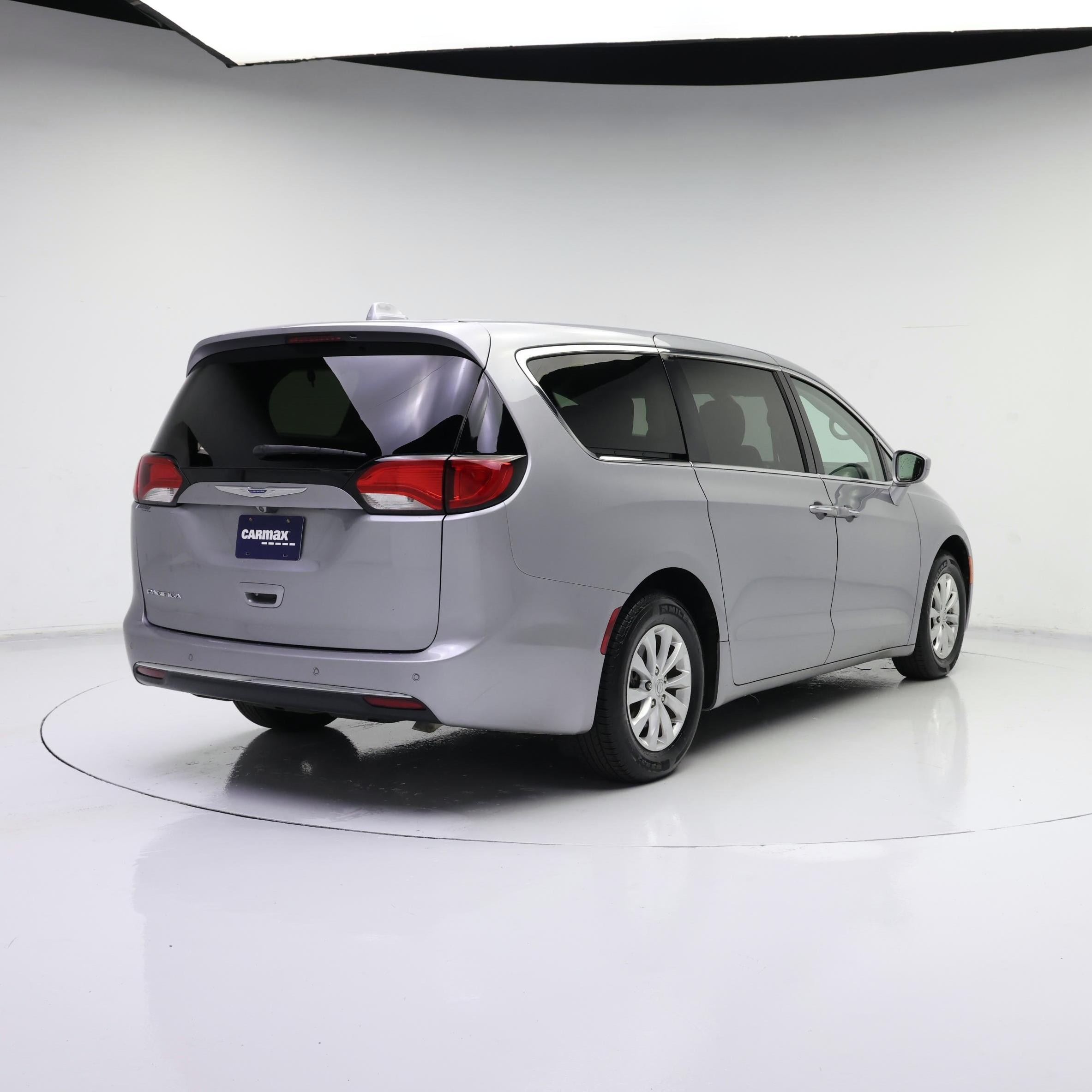 Thumbnail: 2018 Chrysler Pacifica - 8
