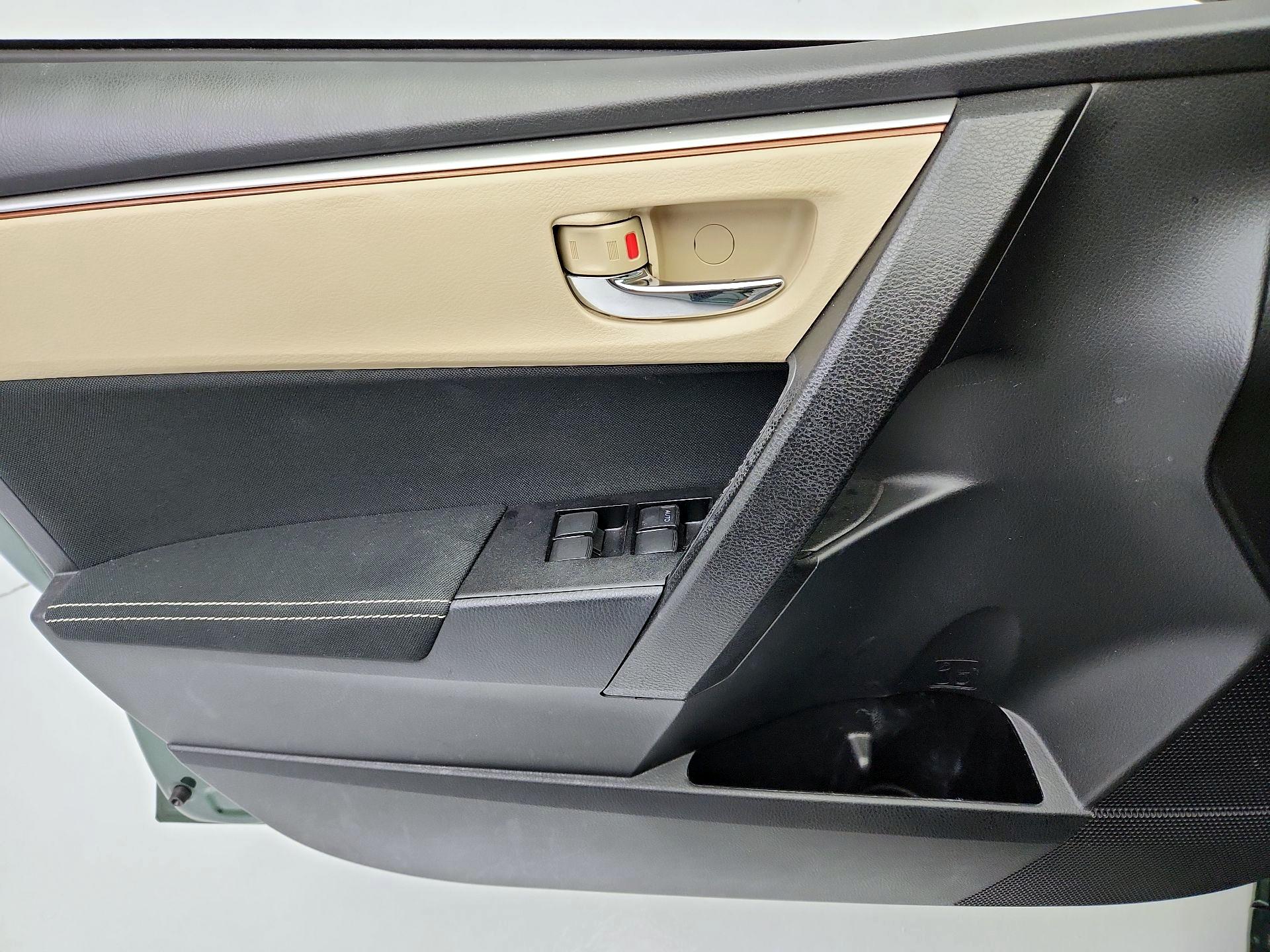 Thumbnail: 2016 Toyota Corolla - 12