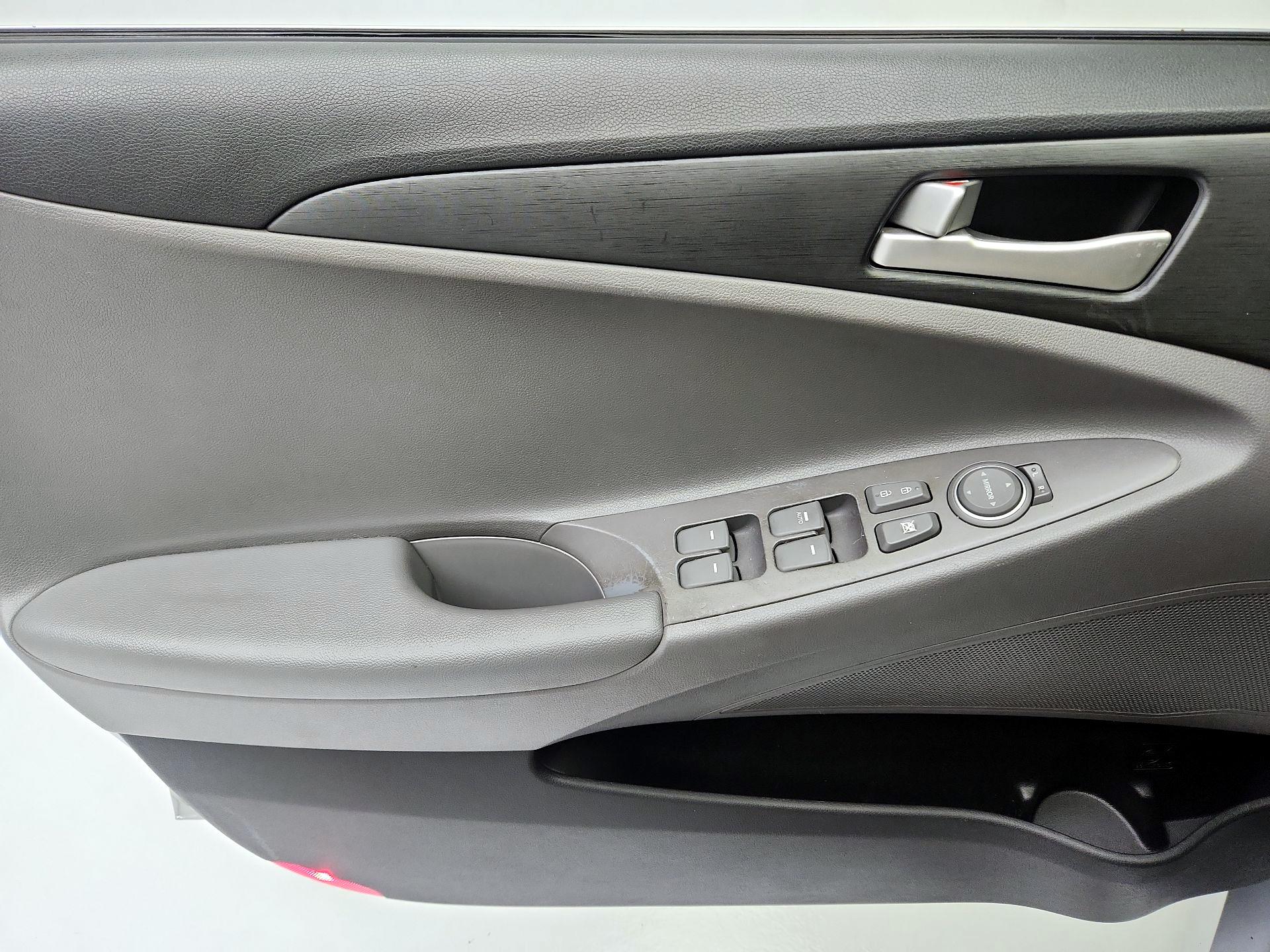 Thumbnail: 2014 Hyundai Sonata - 12