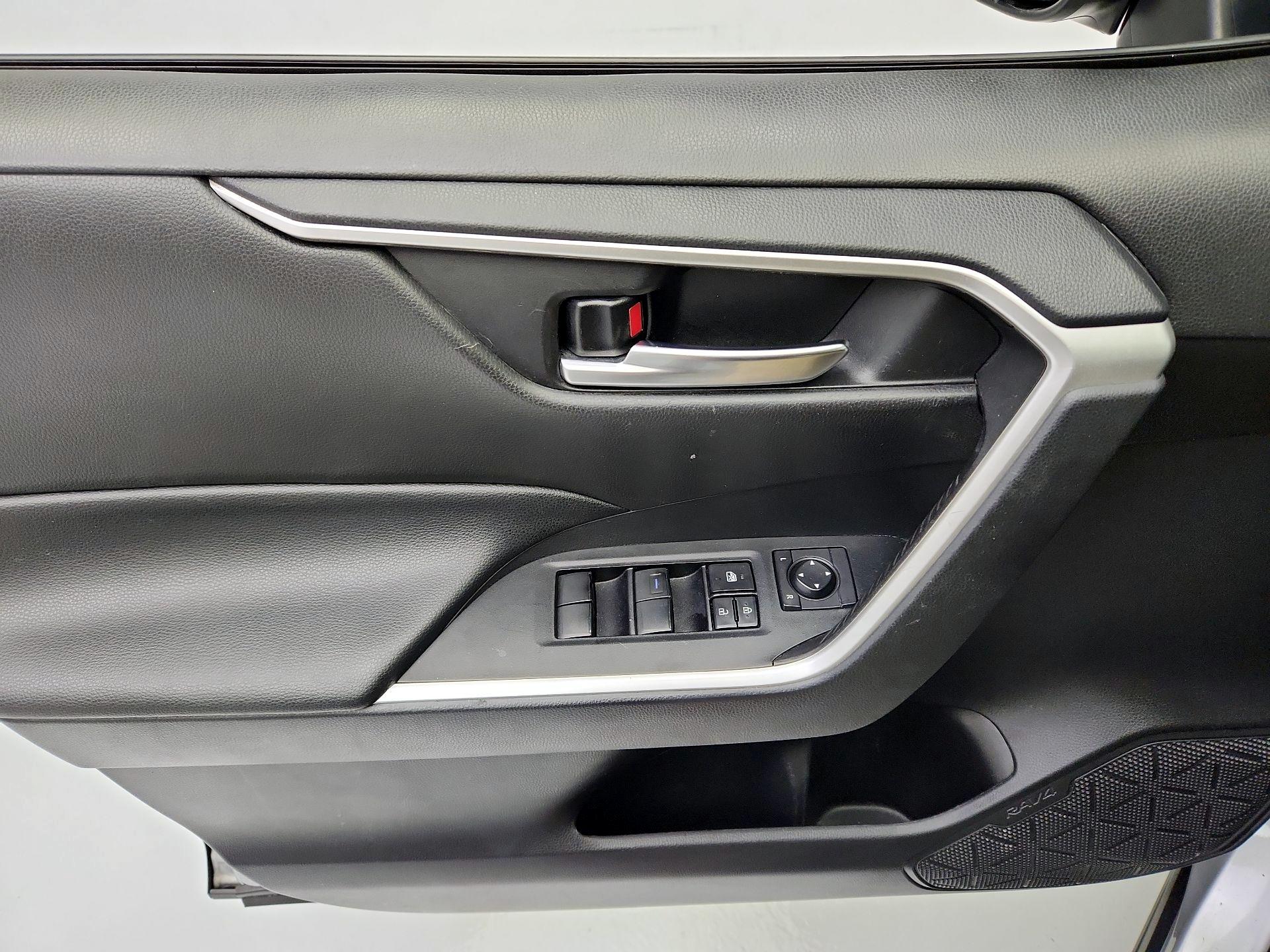 Thumbnail: 2021 Toyota RAV4 - 12