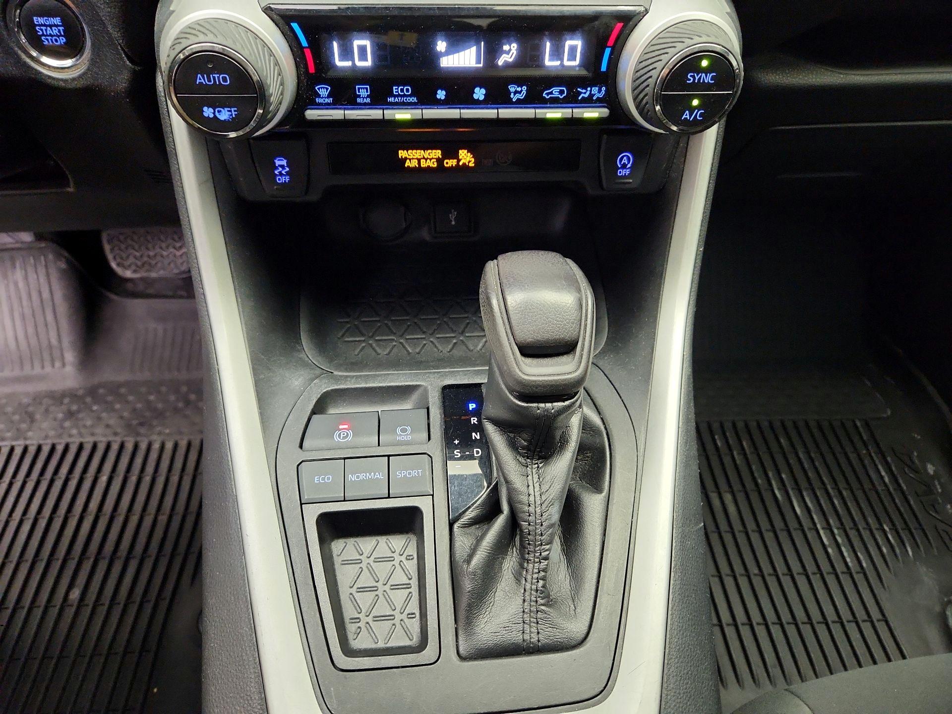 Thumbnail: 2021 Toyota RAV4 - 17