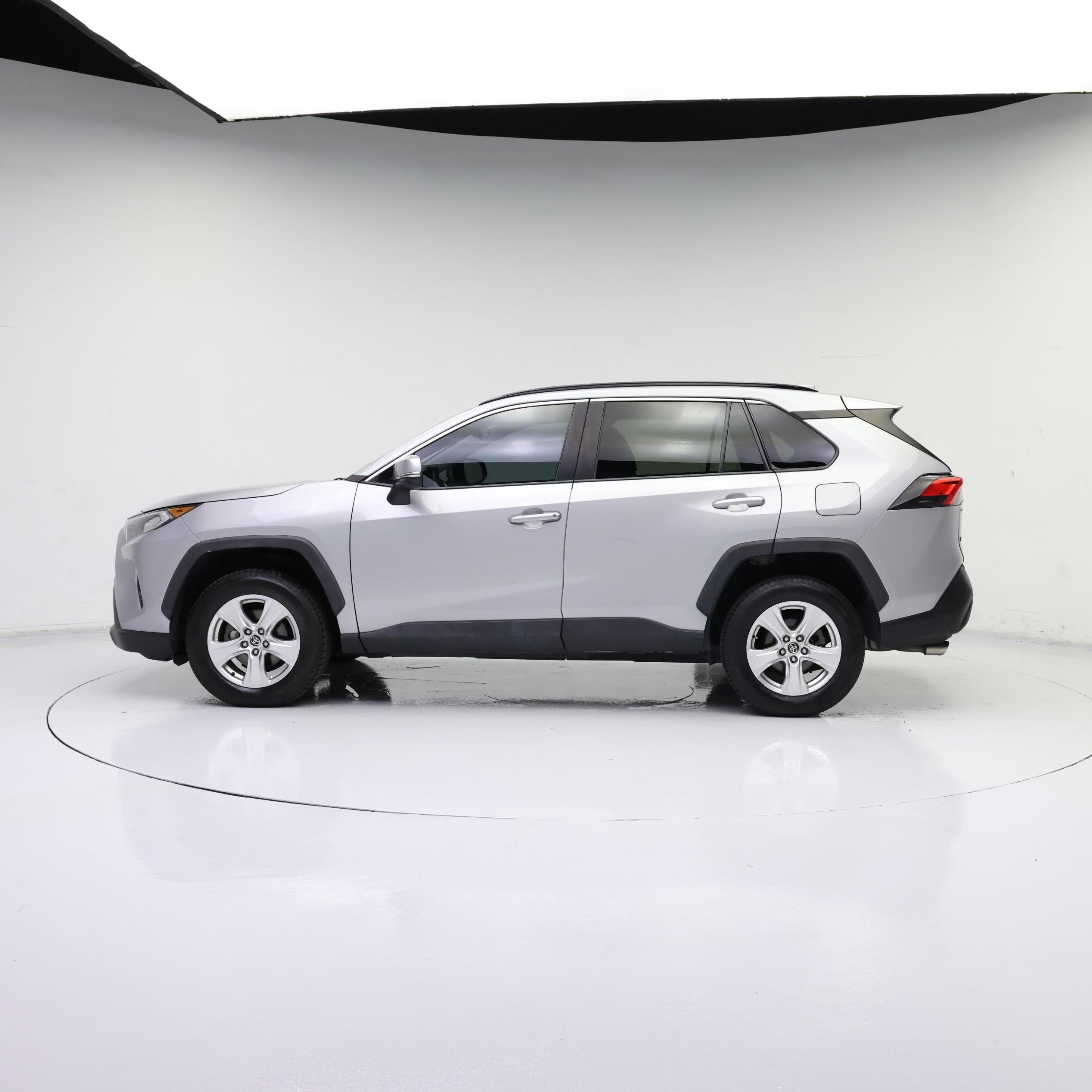 Thumbnail: 2021 Toyota RAV4 - 3