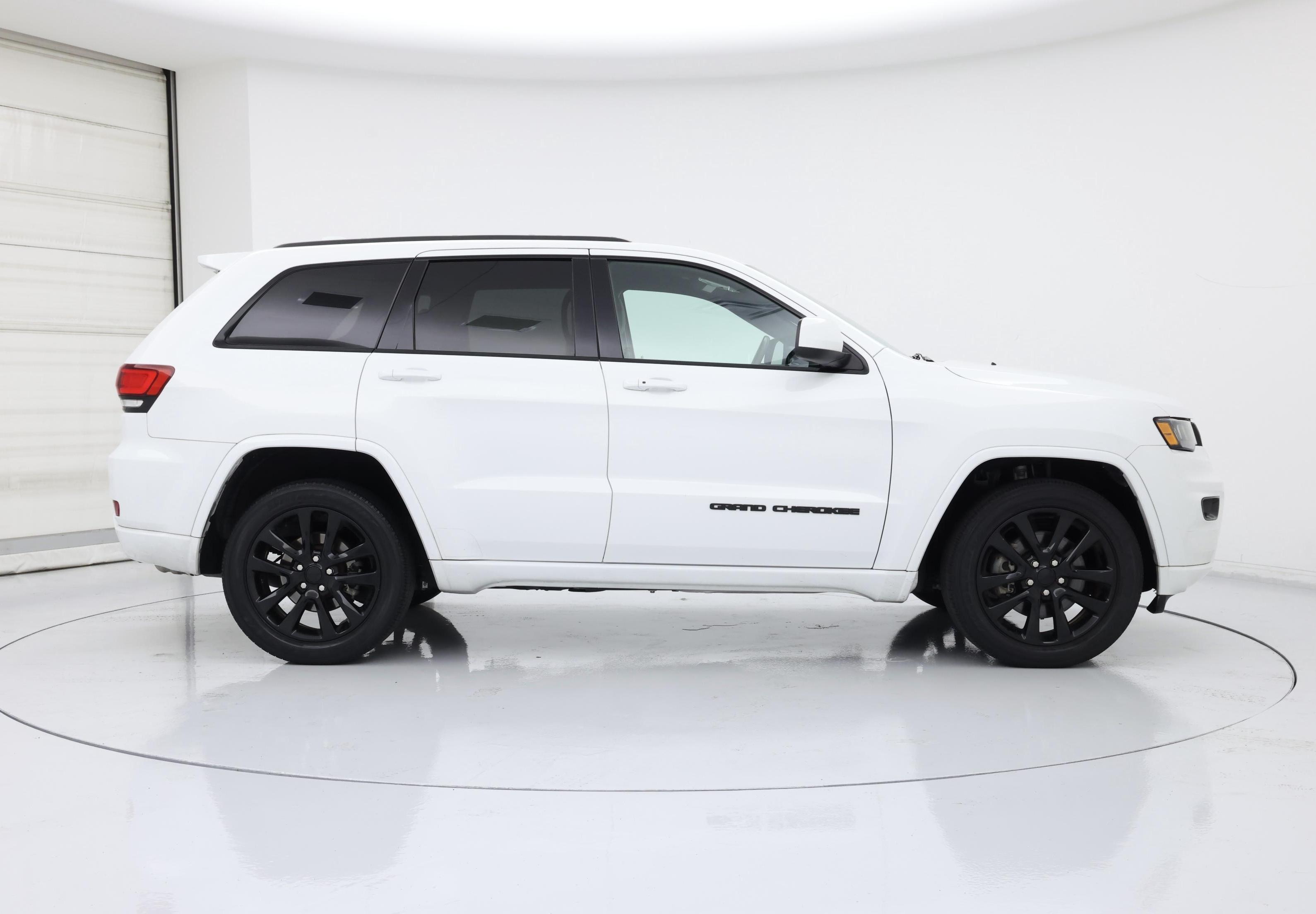 Thumbnail: 2021 Jeep Grand Cherokee - 7