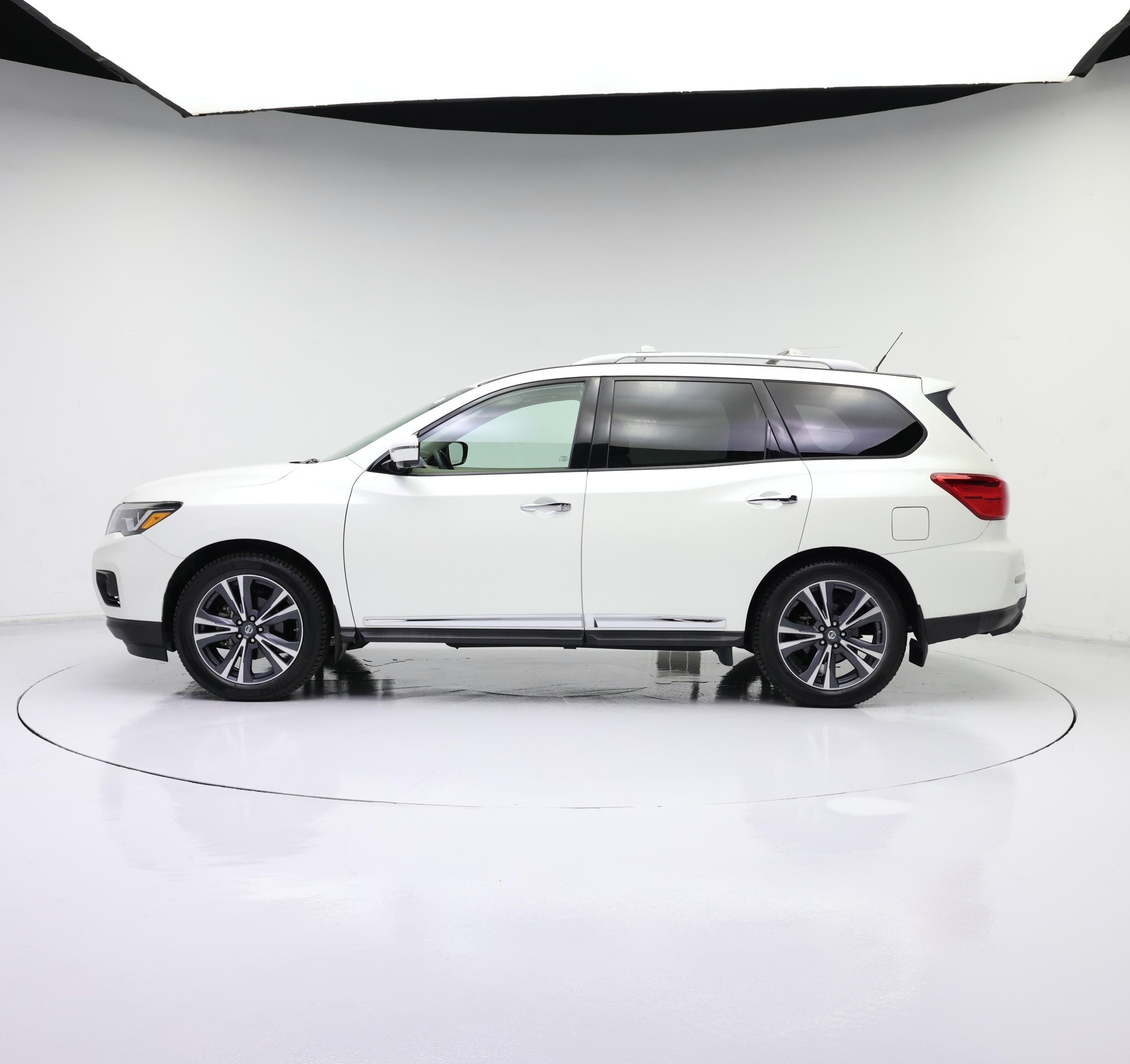 Thumbnail: 2017 Nissan Pathfinder - 3