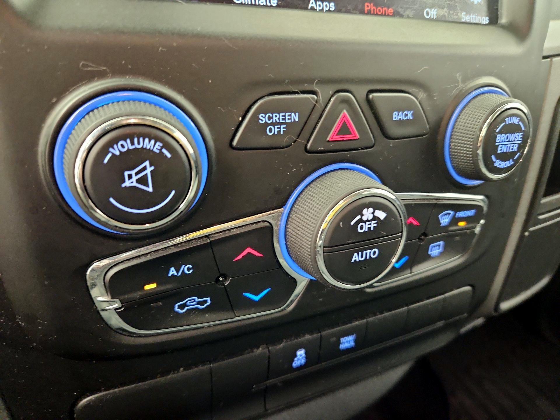 Thumbnail: 2019 RAM 1500 Classic - 16