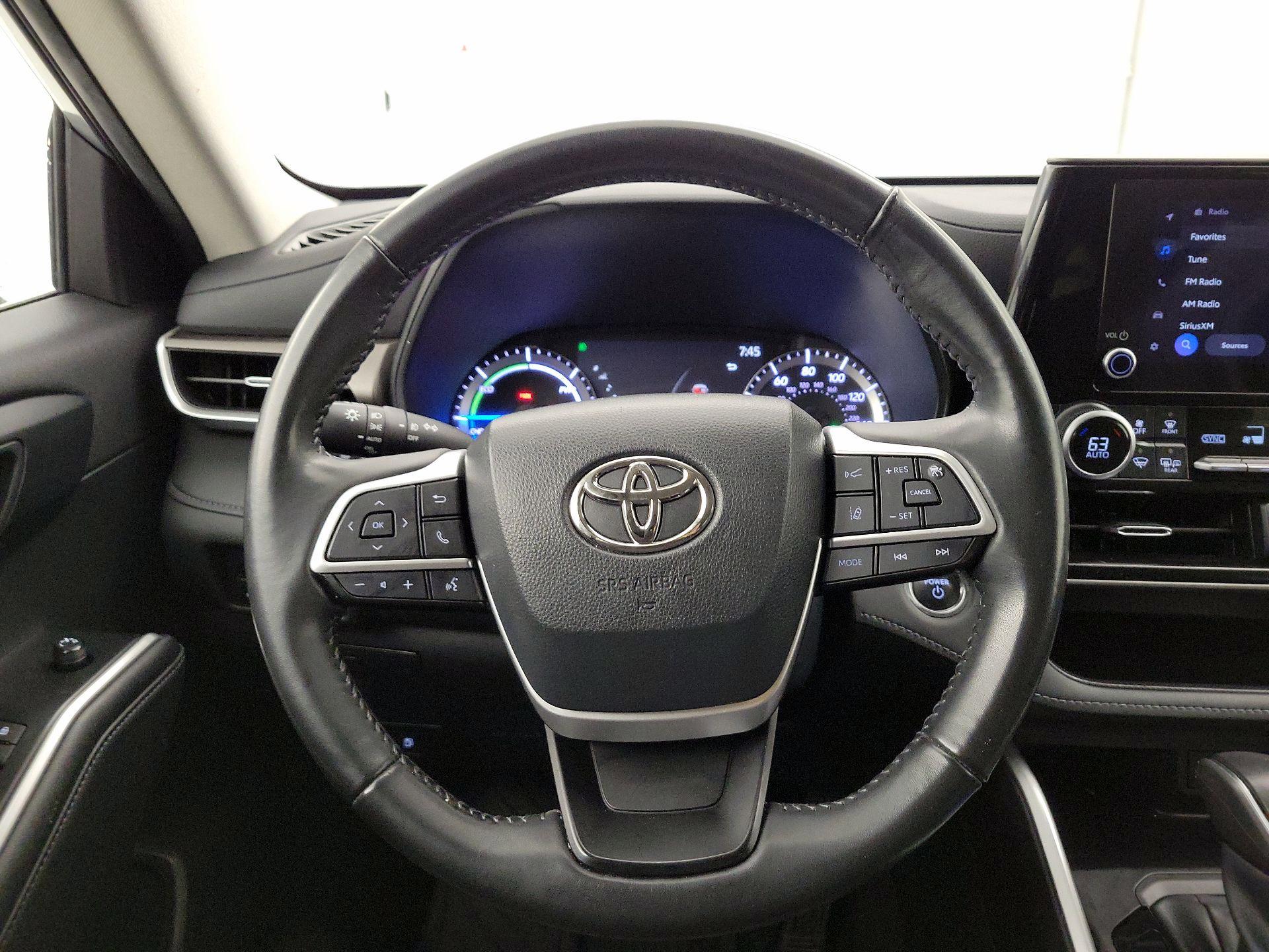 Thumbnail: 2023 Toyota Highlander - 10