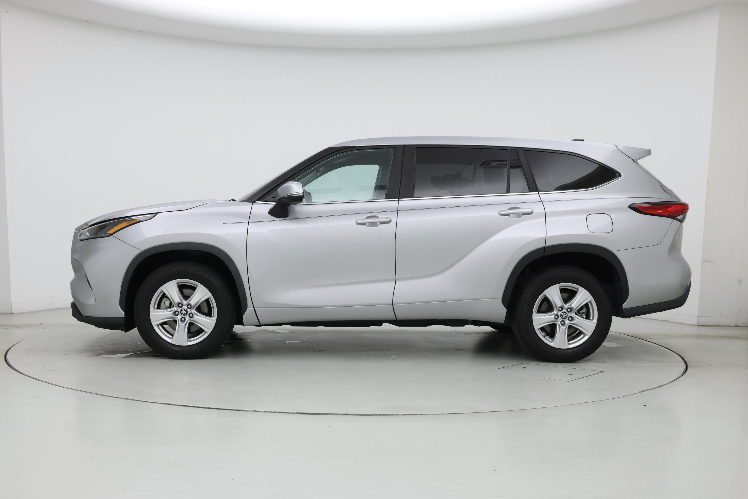 Thumbnail: 2023 Toyota Highlander - 3