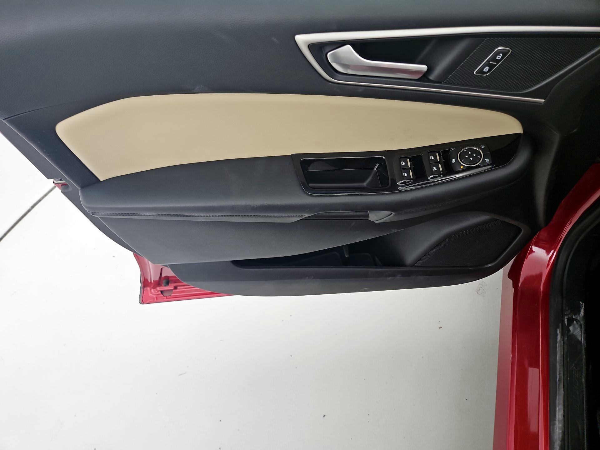 Thumbnail: 2020 Ford Edge - 12