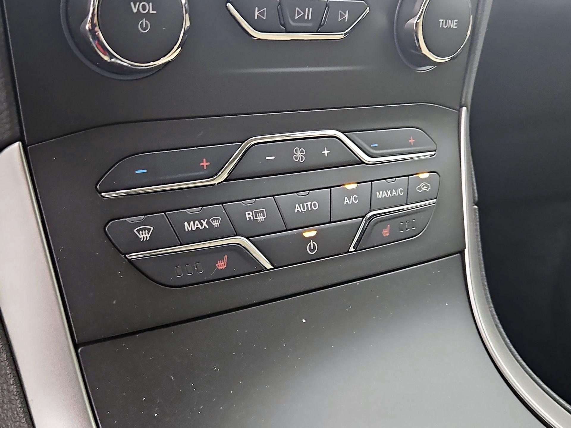 Thumbnail: 2020 Ford Edge - 17