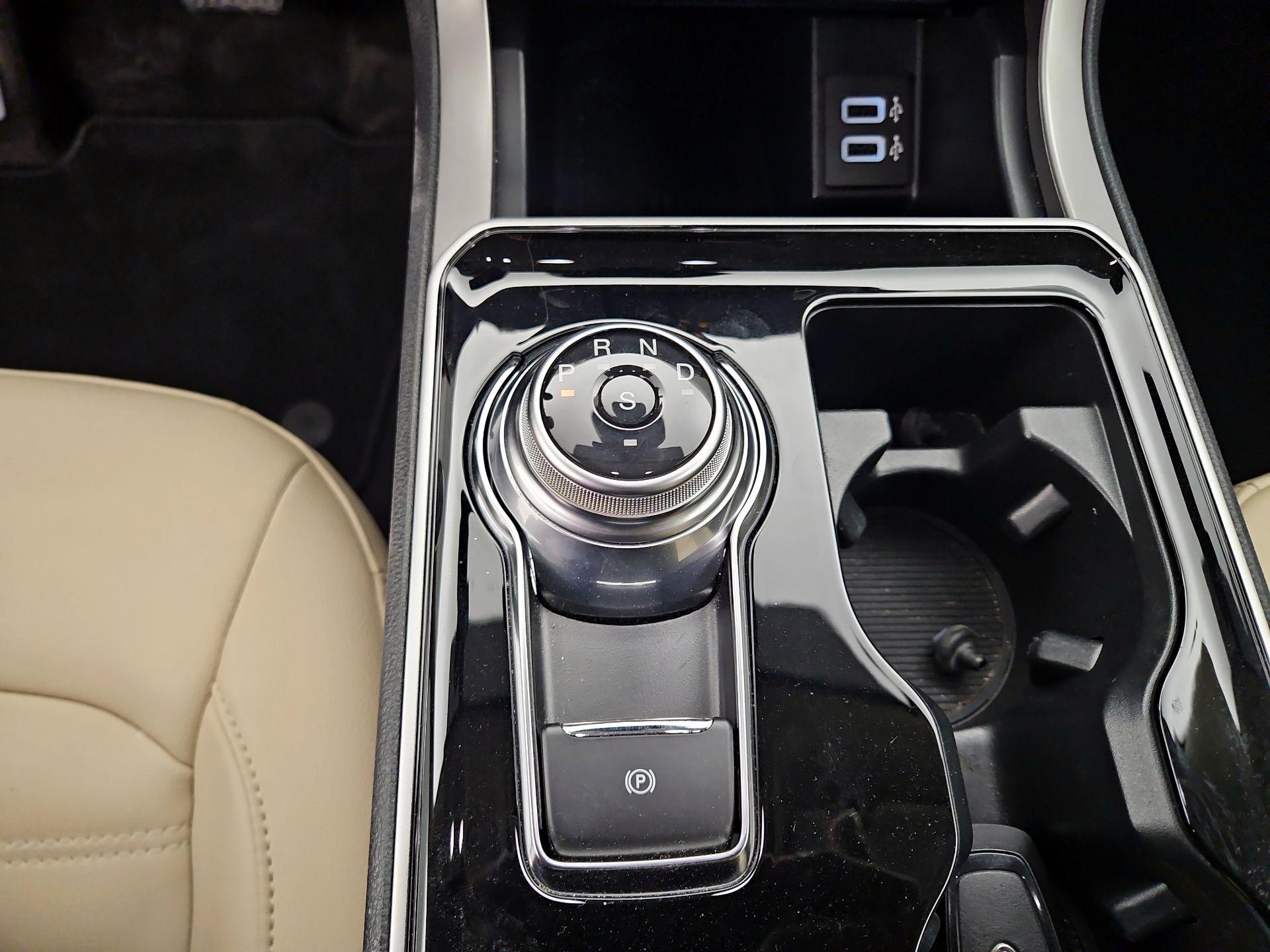 Thumbnail: 2020 Ford Edge - 18