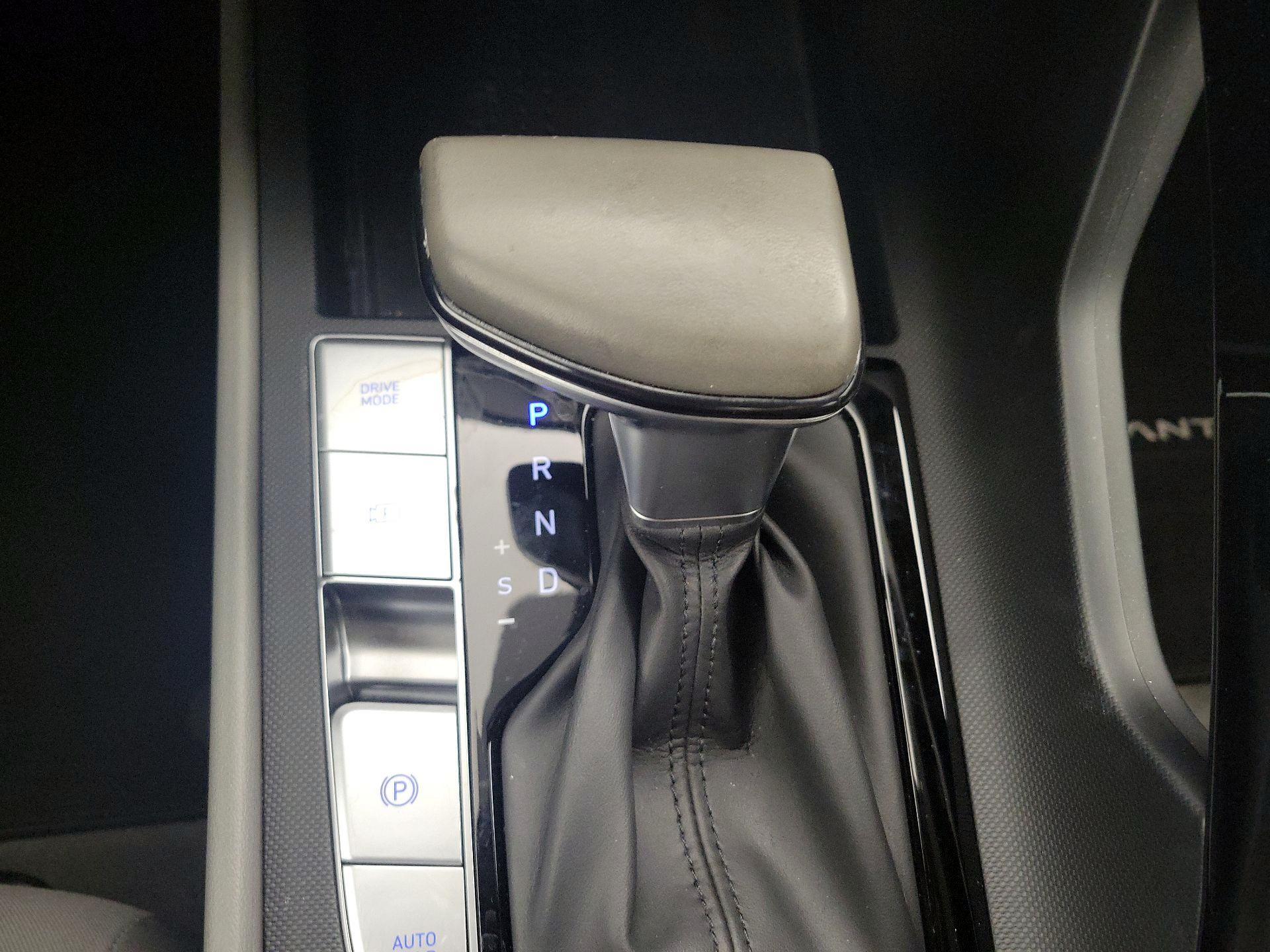 Thumbnail: 2021 Hyundai Elantra - 17