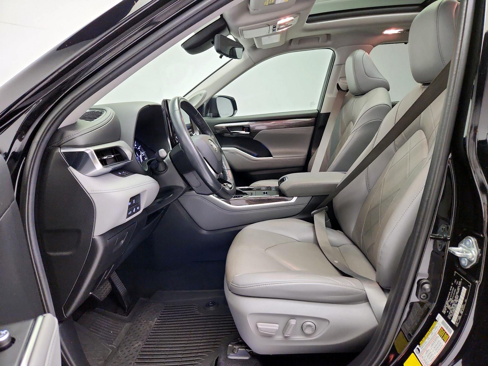 Thumbnail: 2021 Toyota Highlander - 11