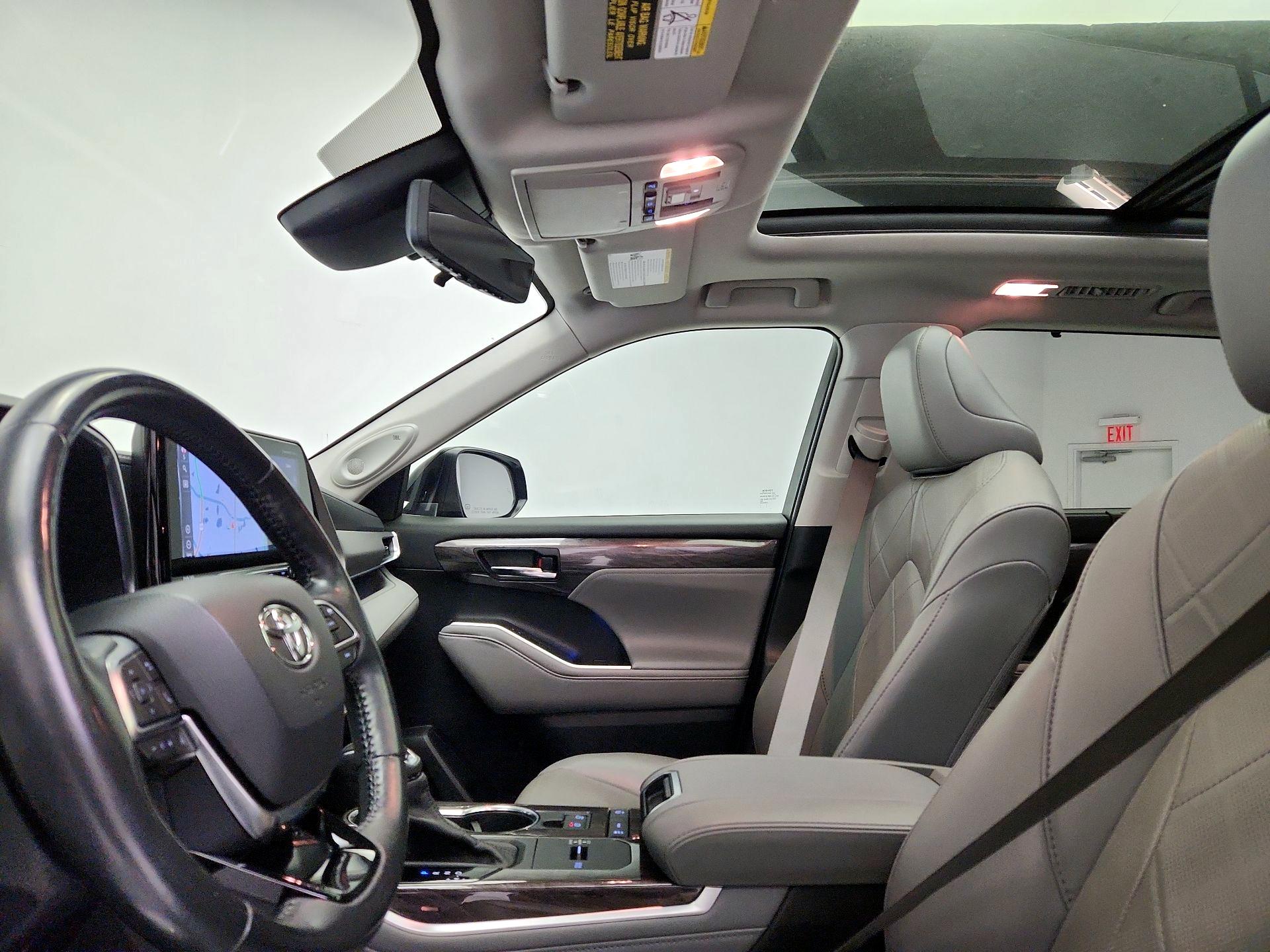 Thumbnail: 2021 Toyota Highlander - 20