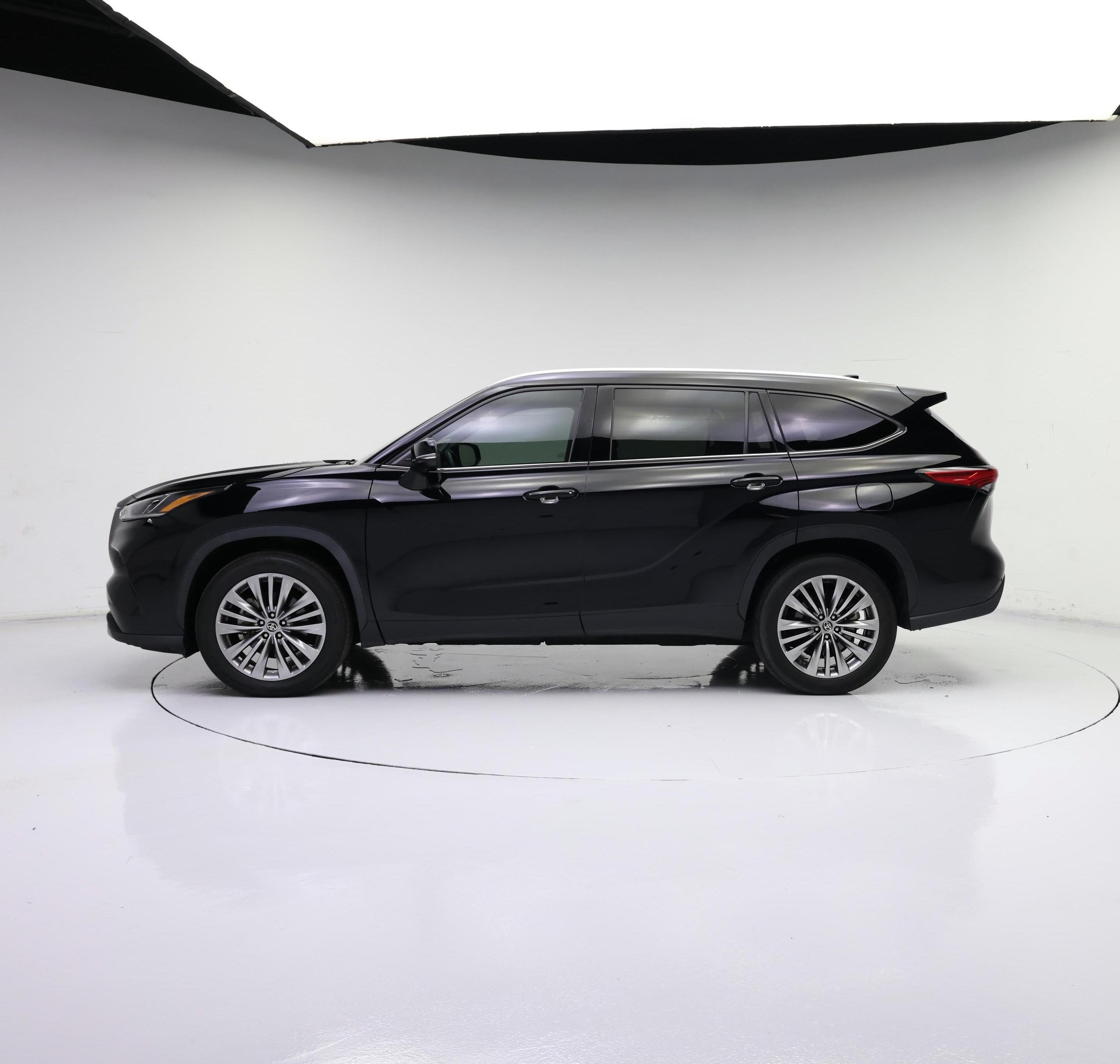 Thumbnail: 2021 Toyota Highlander - 3