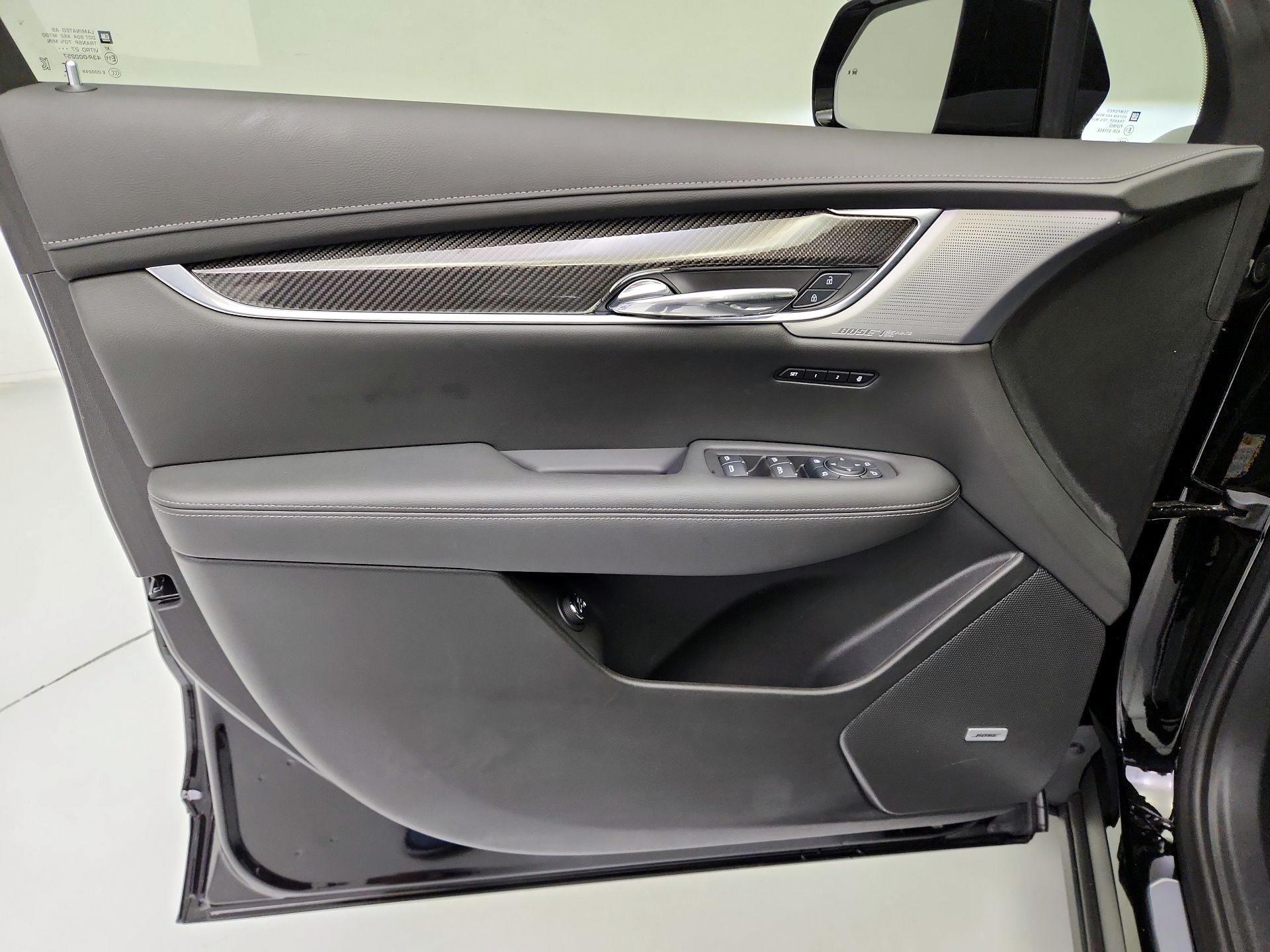 Thumbnail: 2025 Cadillac XT6 - 12