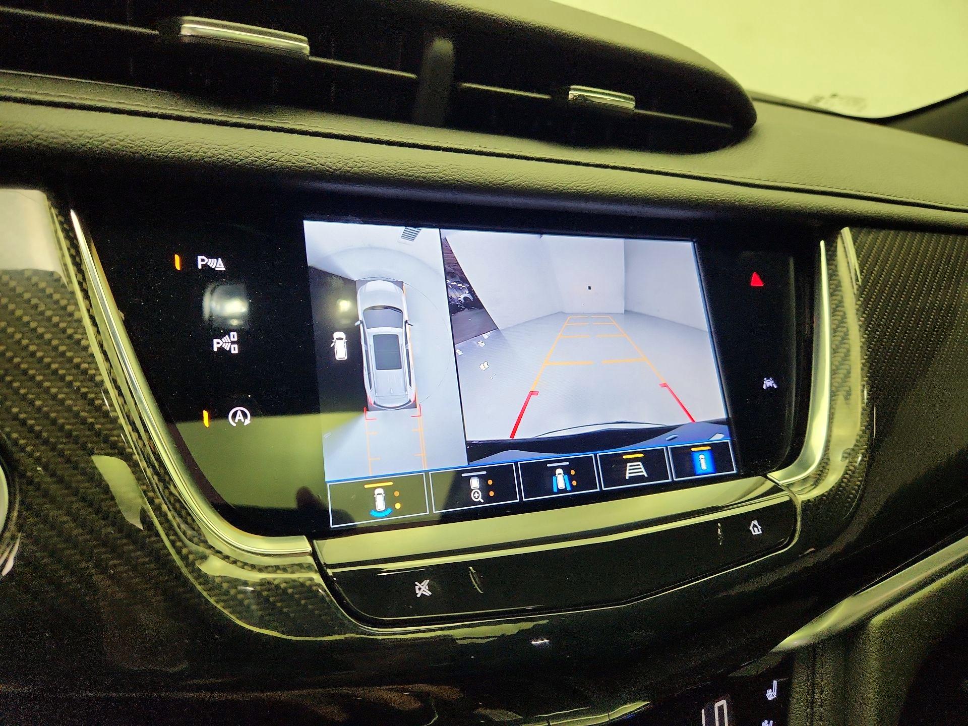 Thumbnail: 2025 Cadillac XT6 - 15