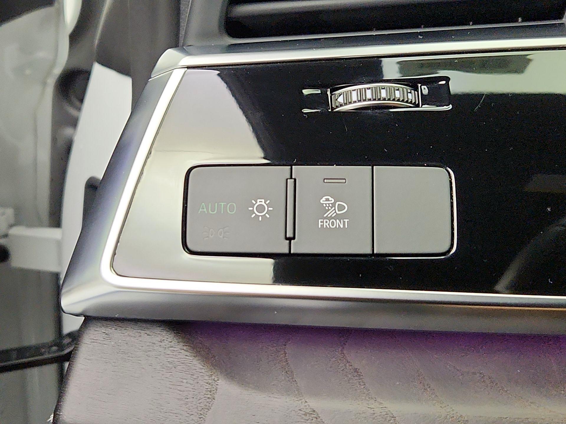 Thumbnail: 2021 Audi Q8 - 13
