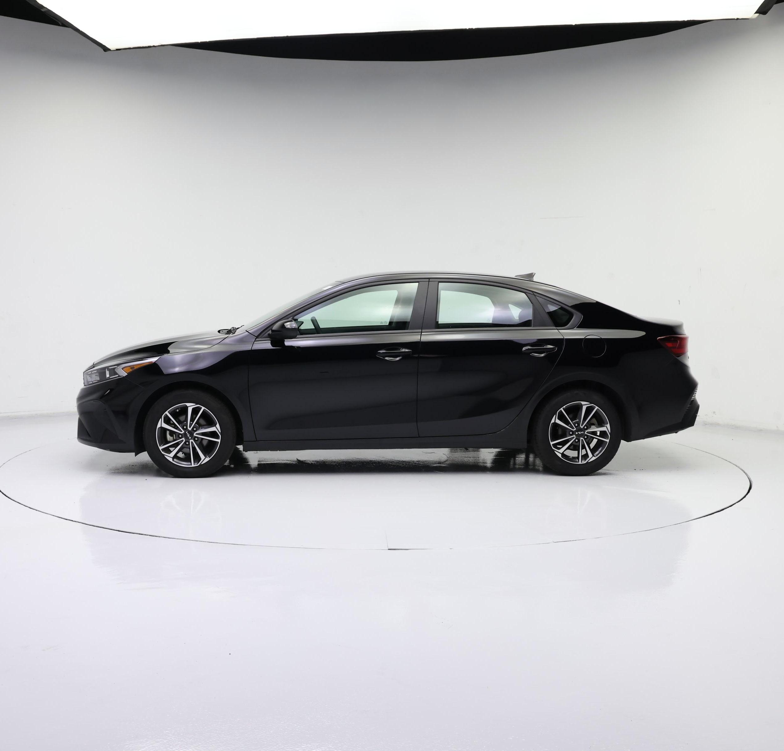 Thumbnail: 2024 Kia Forte - 3