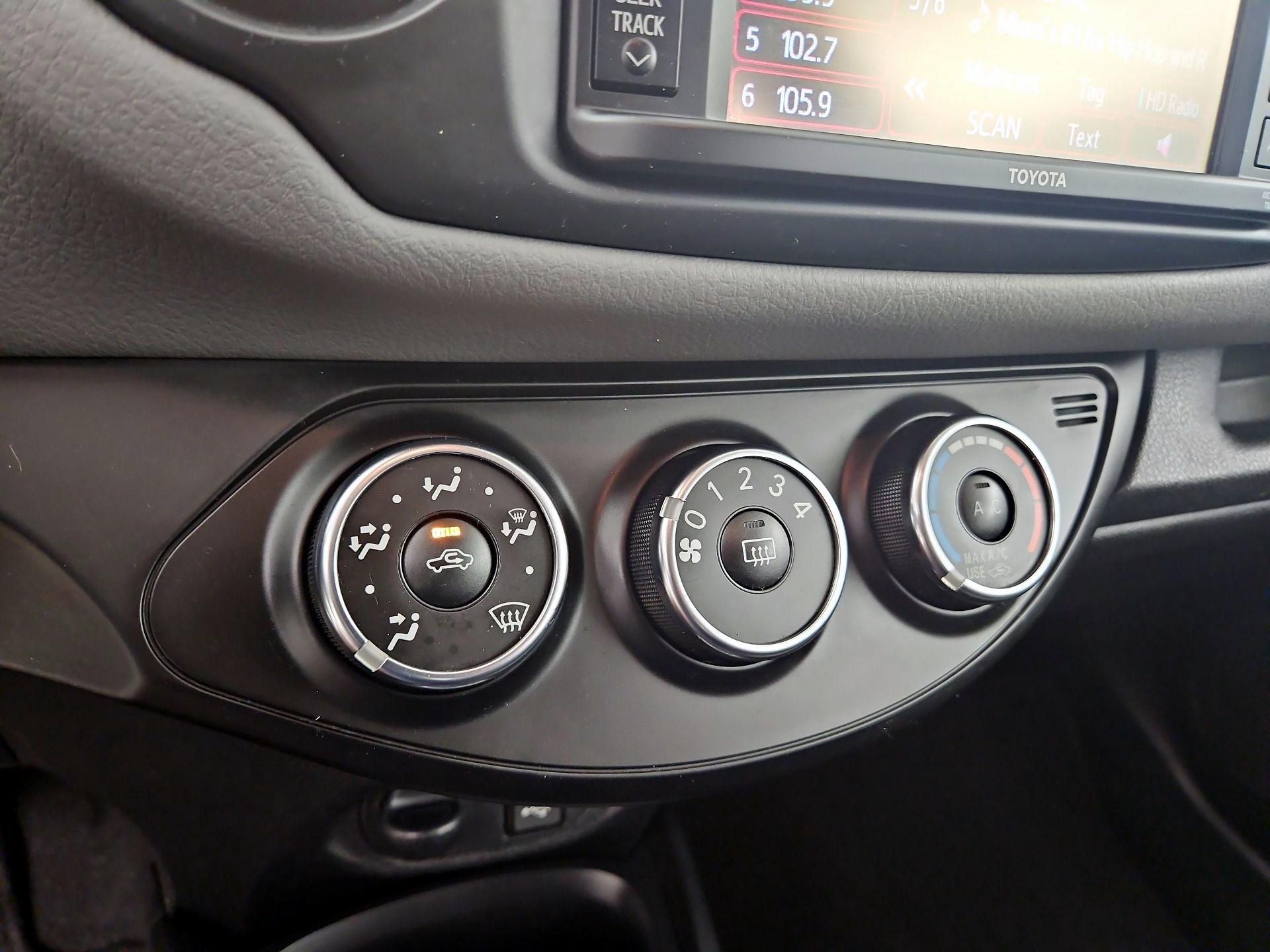 Thumbnail: 2017 Toyota Yaris - 15