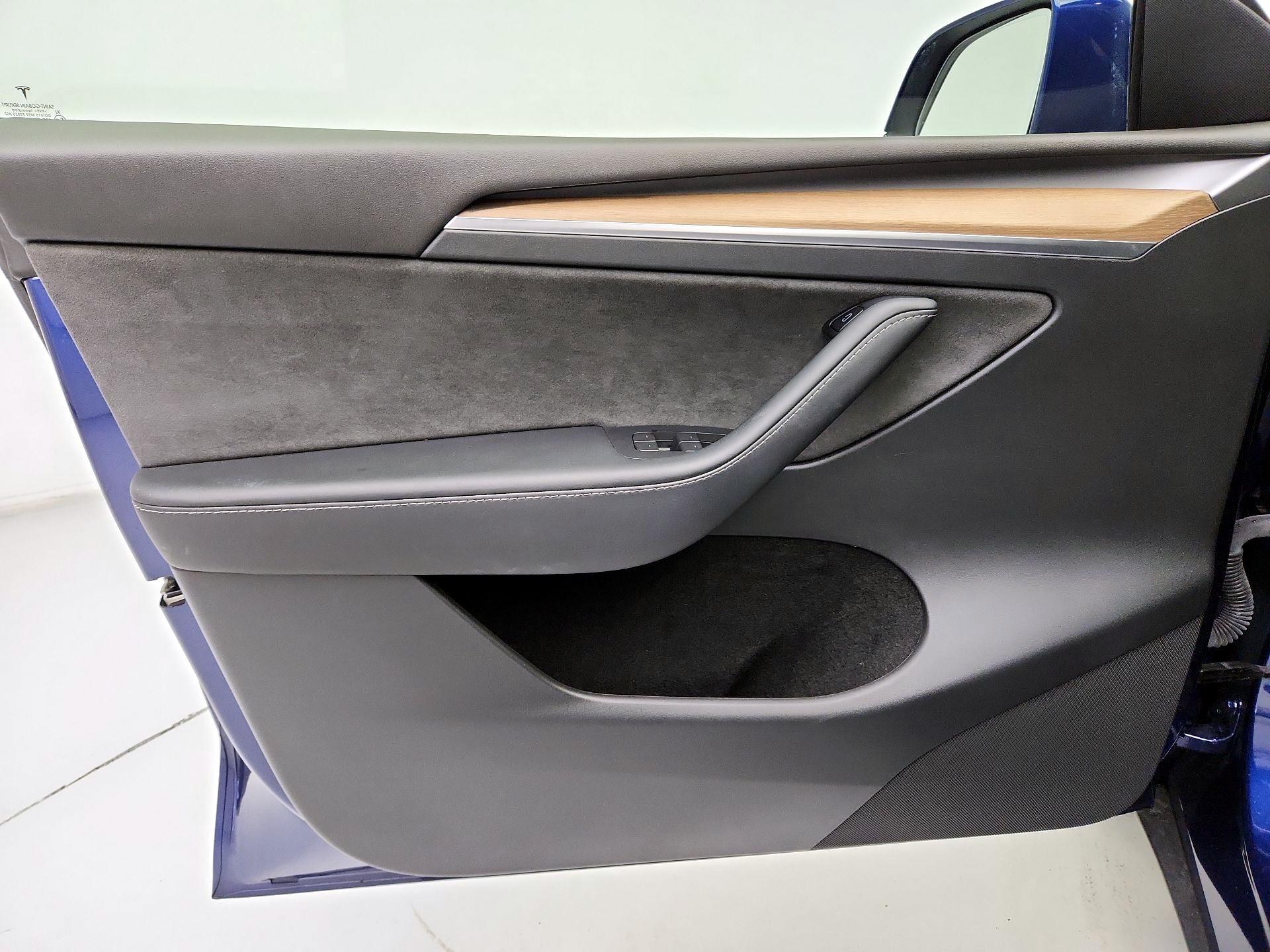 Thumbnail: 2023 Tesla Model Y - 12