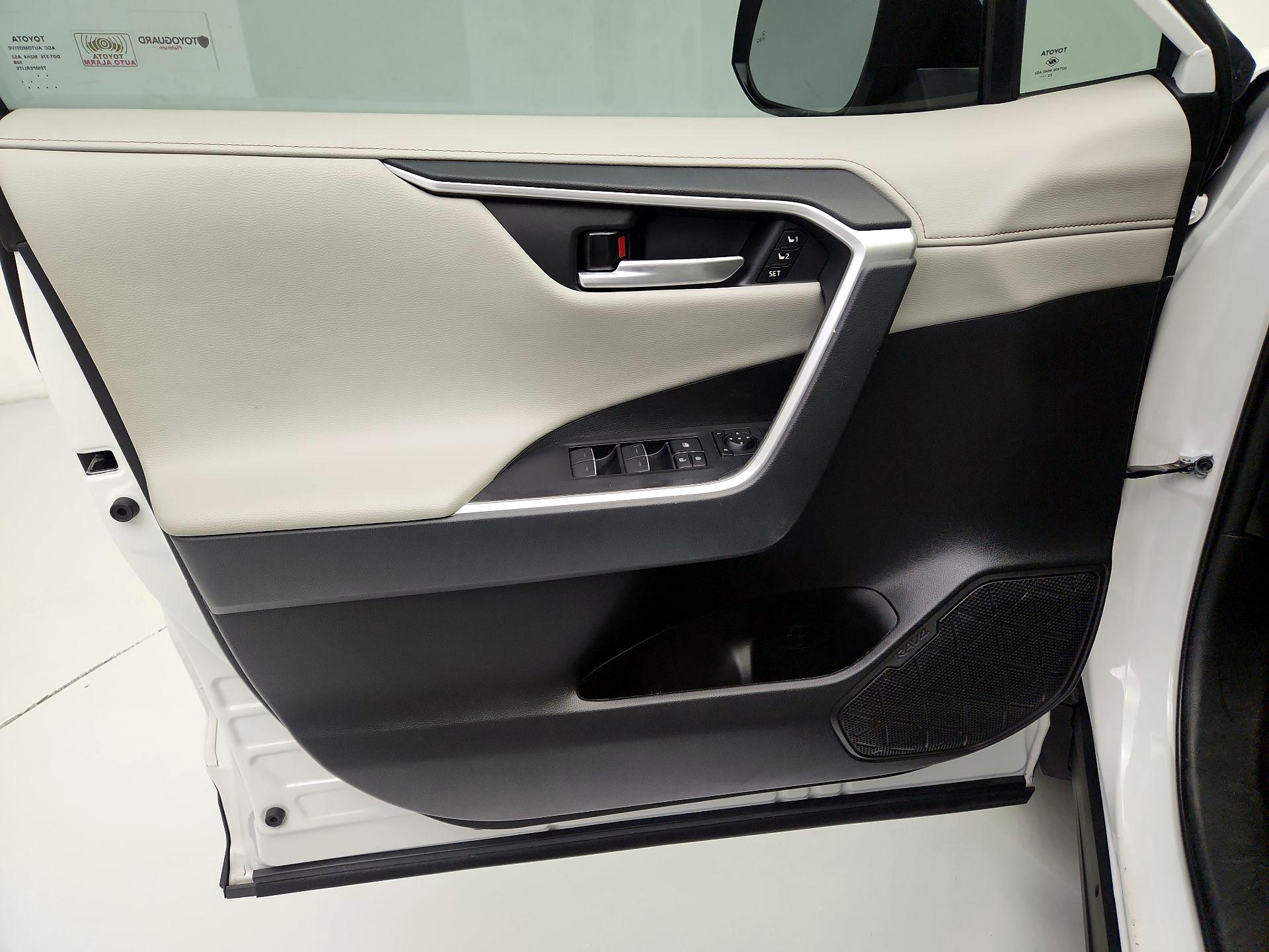 Thumbnail: 2024 Toyota RAV4 - 12
