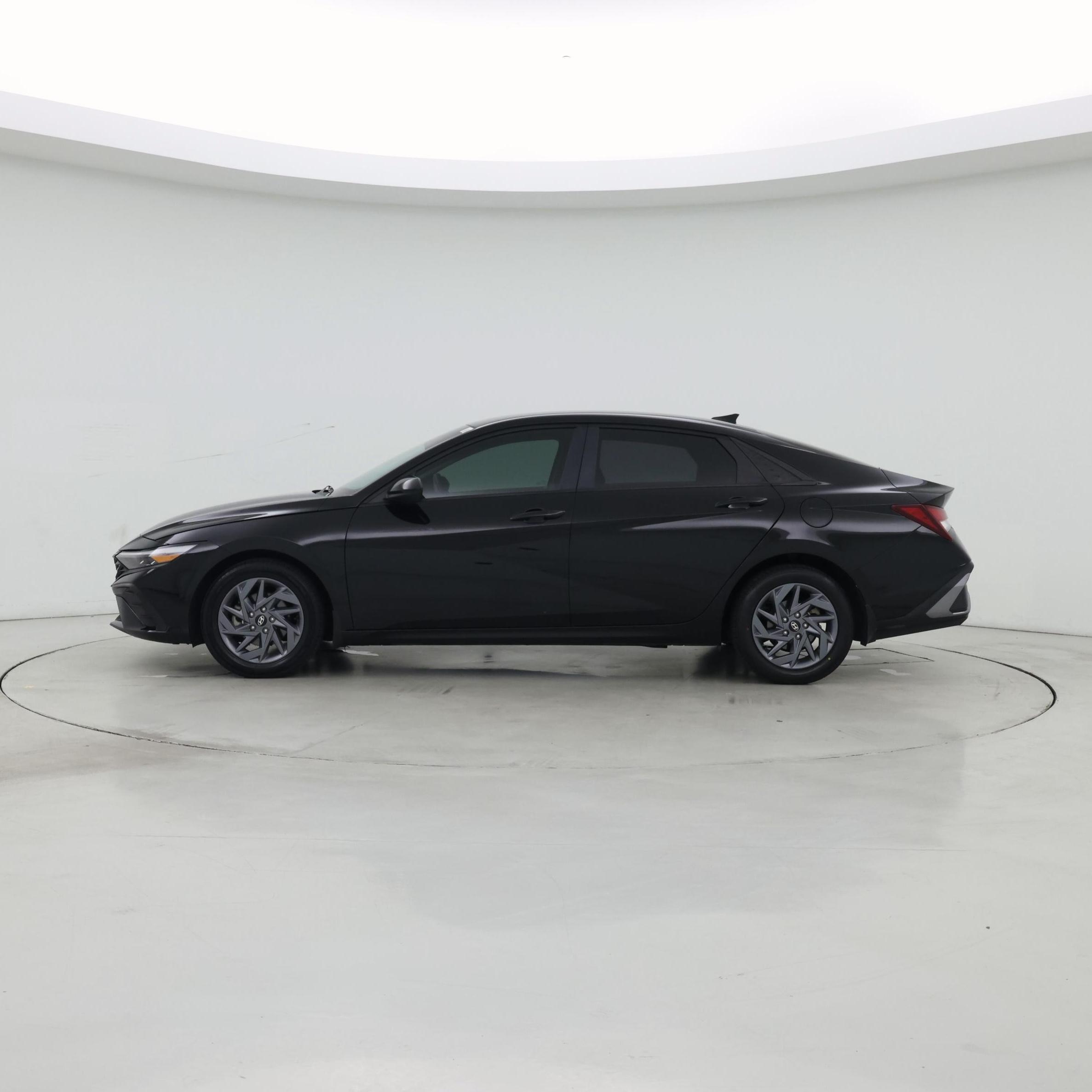 Thumbnail: 2024 Hyundai Elantra - 3