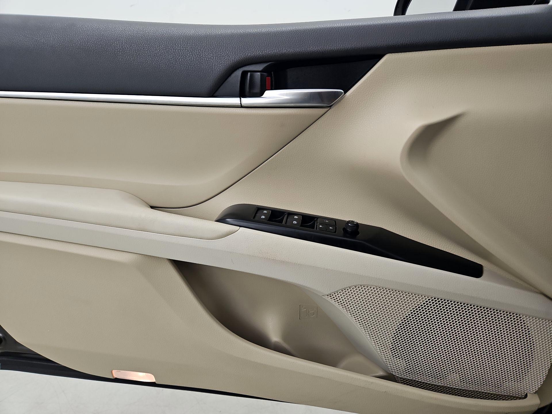 Thumbnail: 2019 Toyota Camry - 12