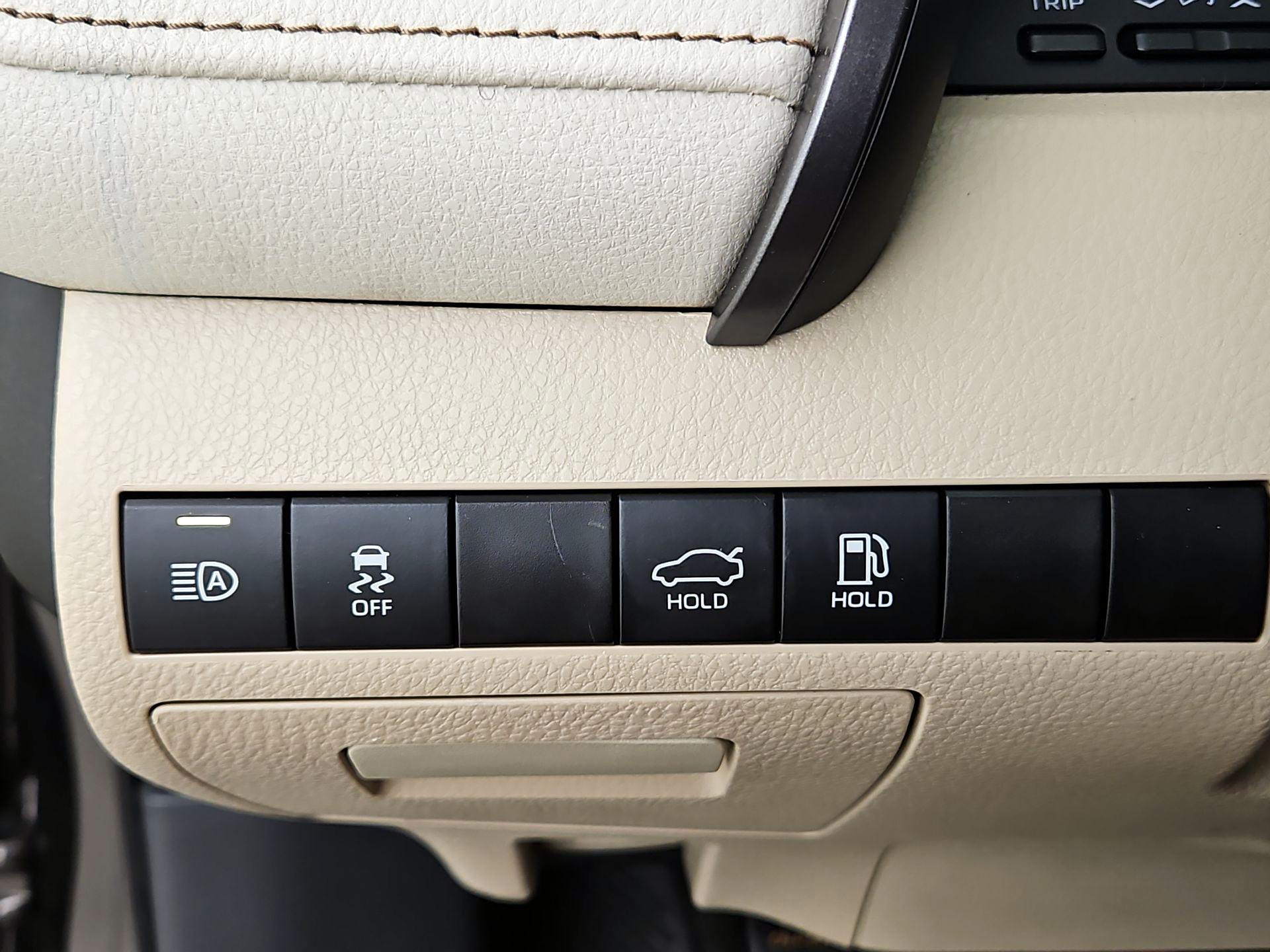 Thumbnail: 2019 Toyota Camry - 13
