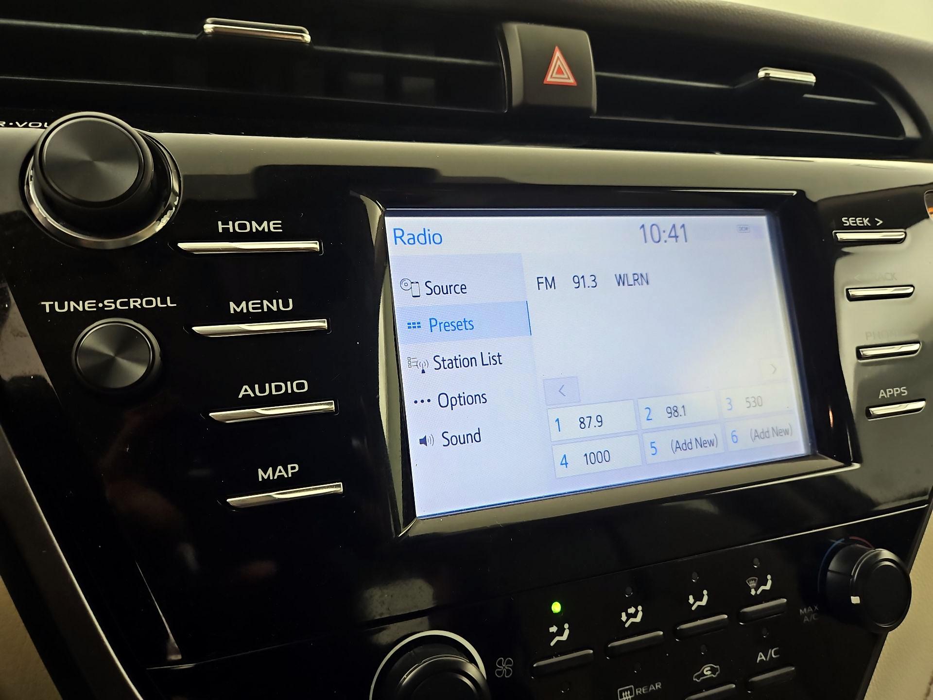 Thumbnail: 2019 Toyota Camry - 15