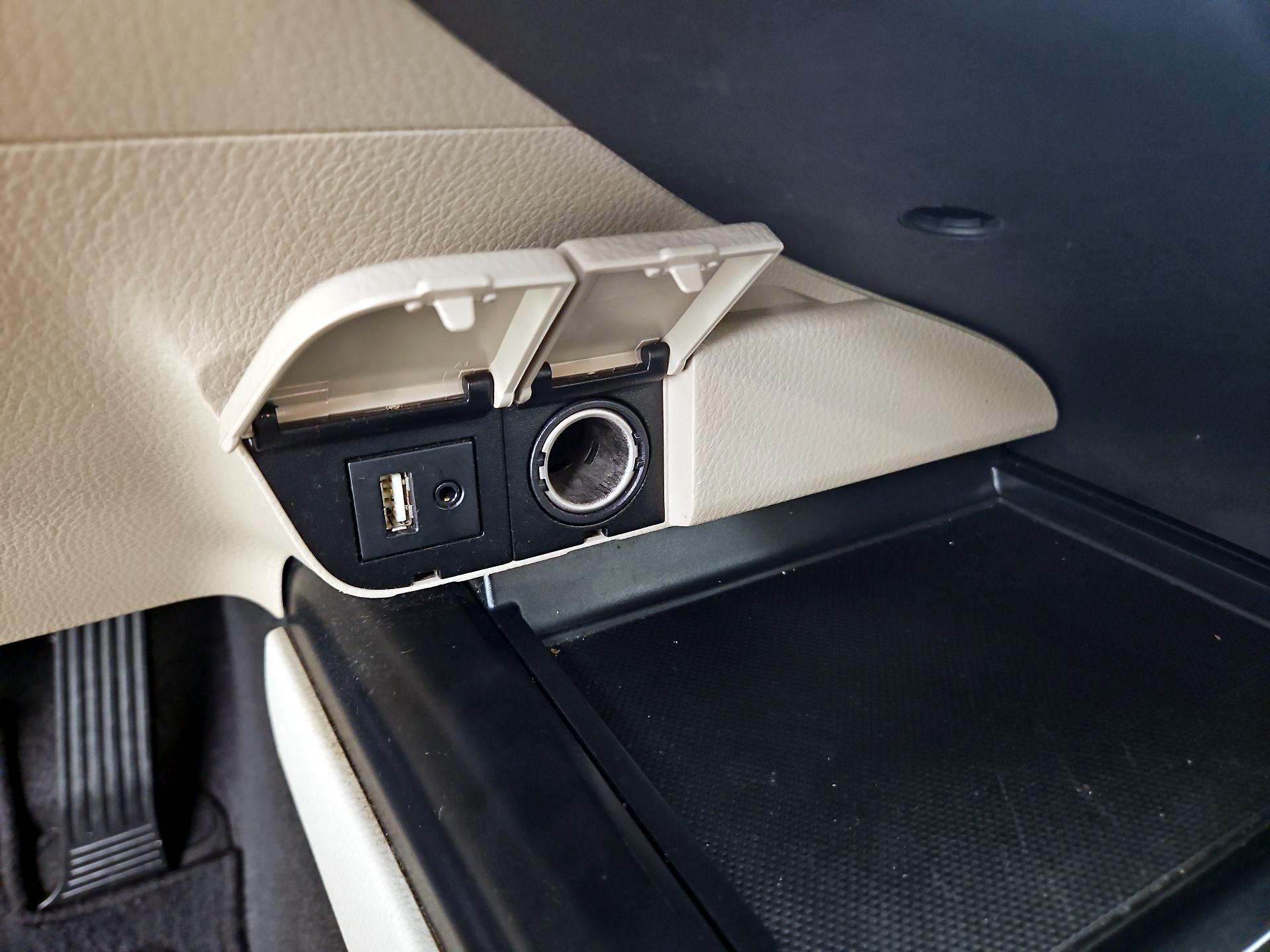 Thumbnail: 2019 Toyota Camry - 18