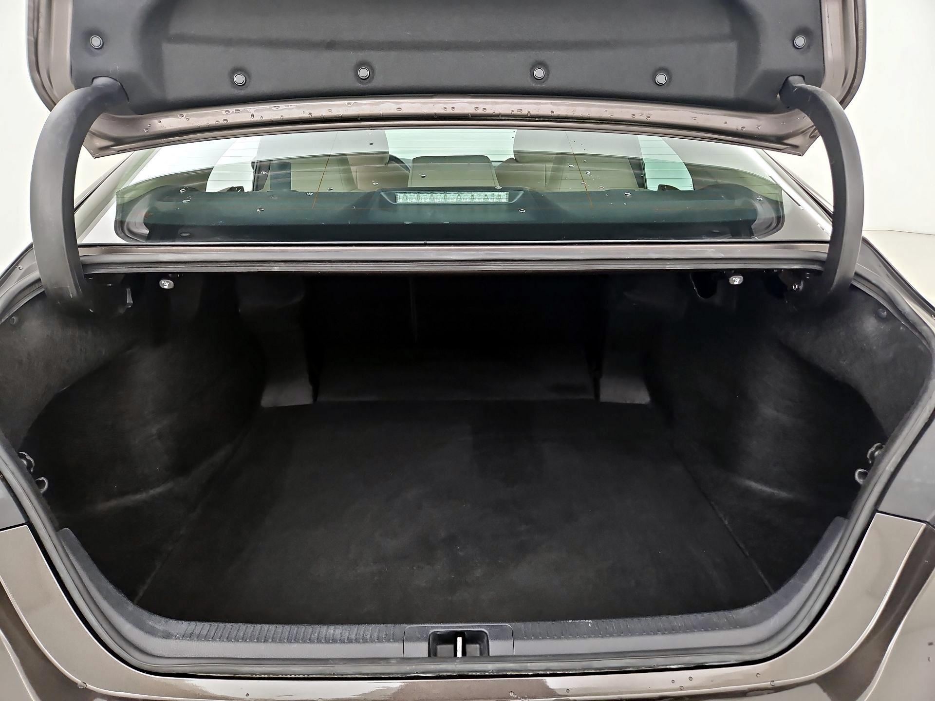 Thumbnail: 2019 Toyota Camry - 20