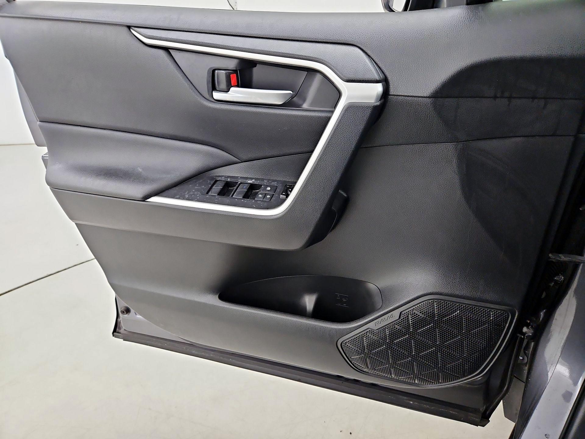 Thumbnail: 2019 Toyota RAV4 - 12