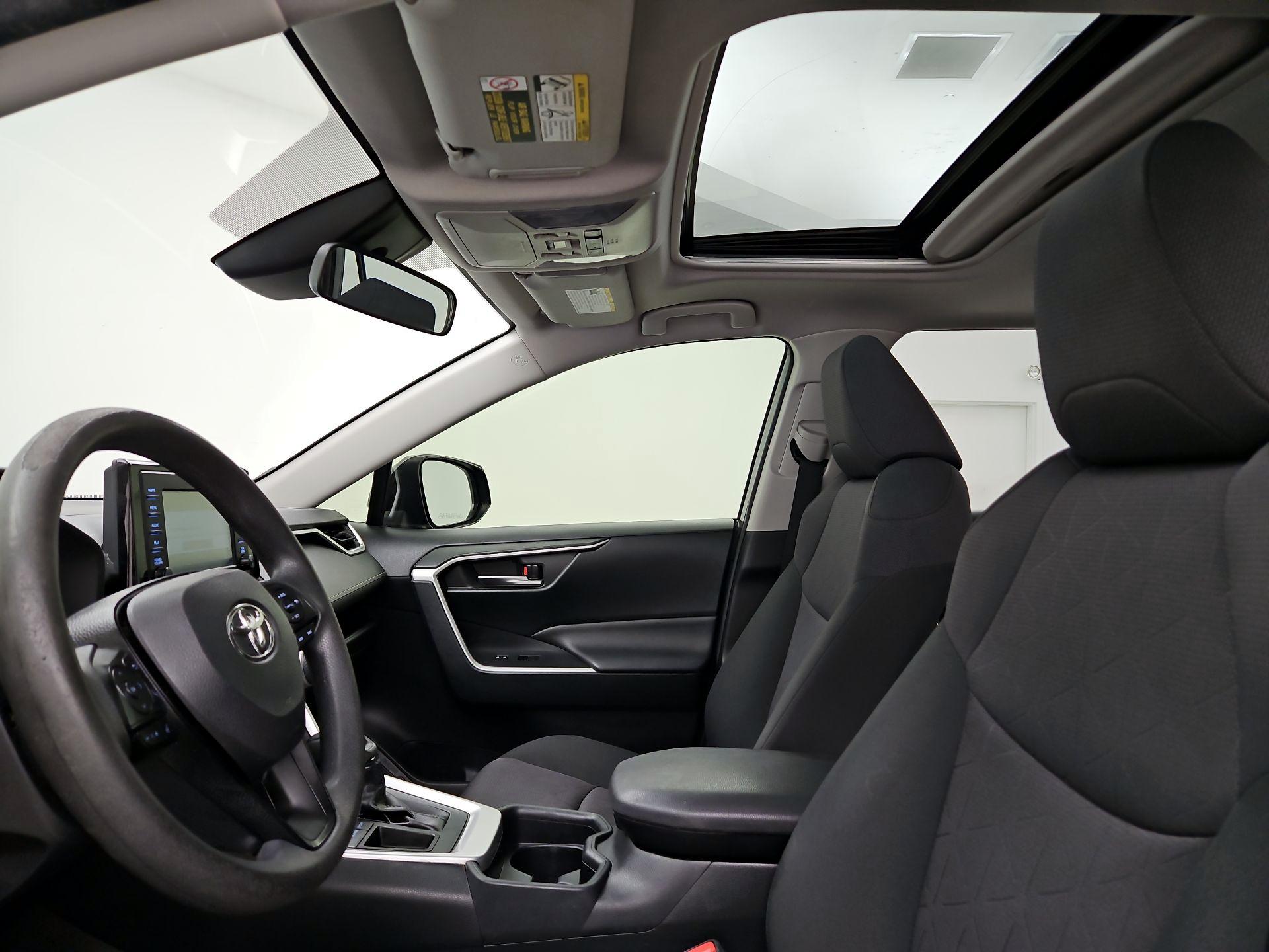 Thumbnail: 2019 Toyota RAV4 - 19