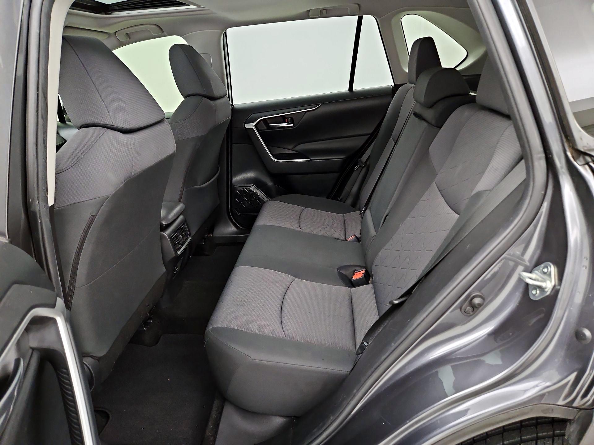 Thumbnail: 2019 Toyota RAV4 - 20