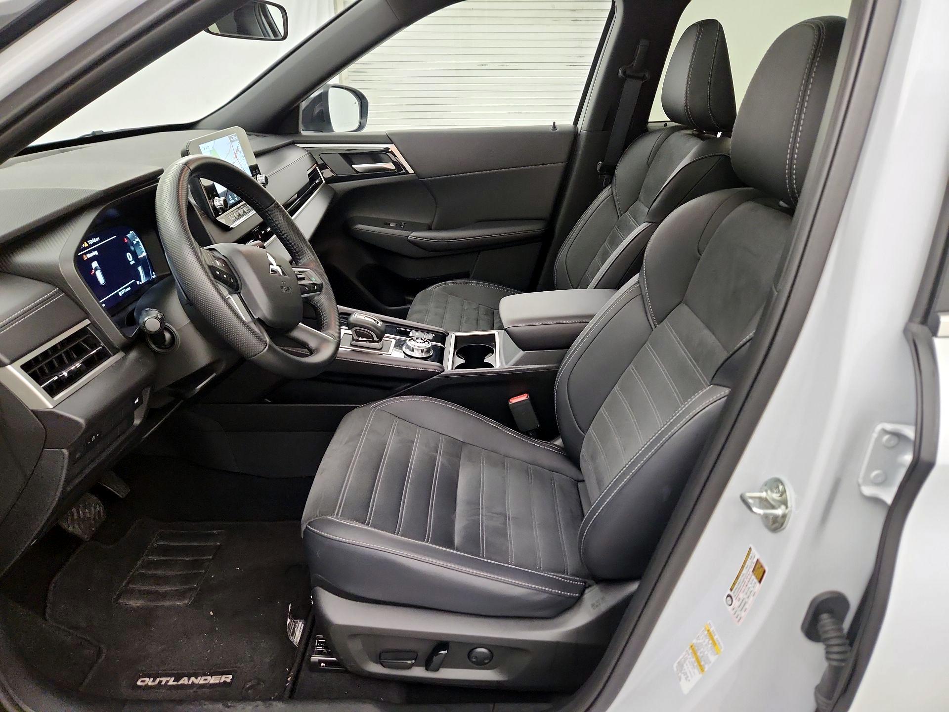 Thumbnail: 2024 Mitsubishi Outlander - 11