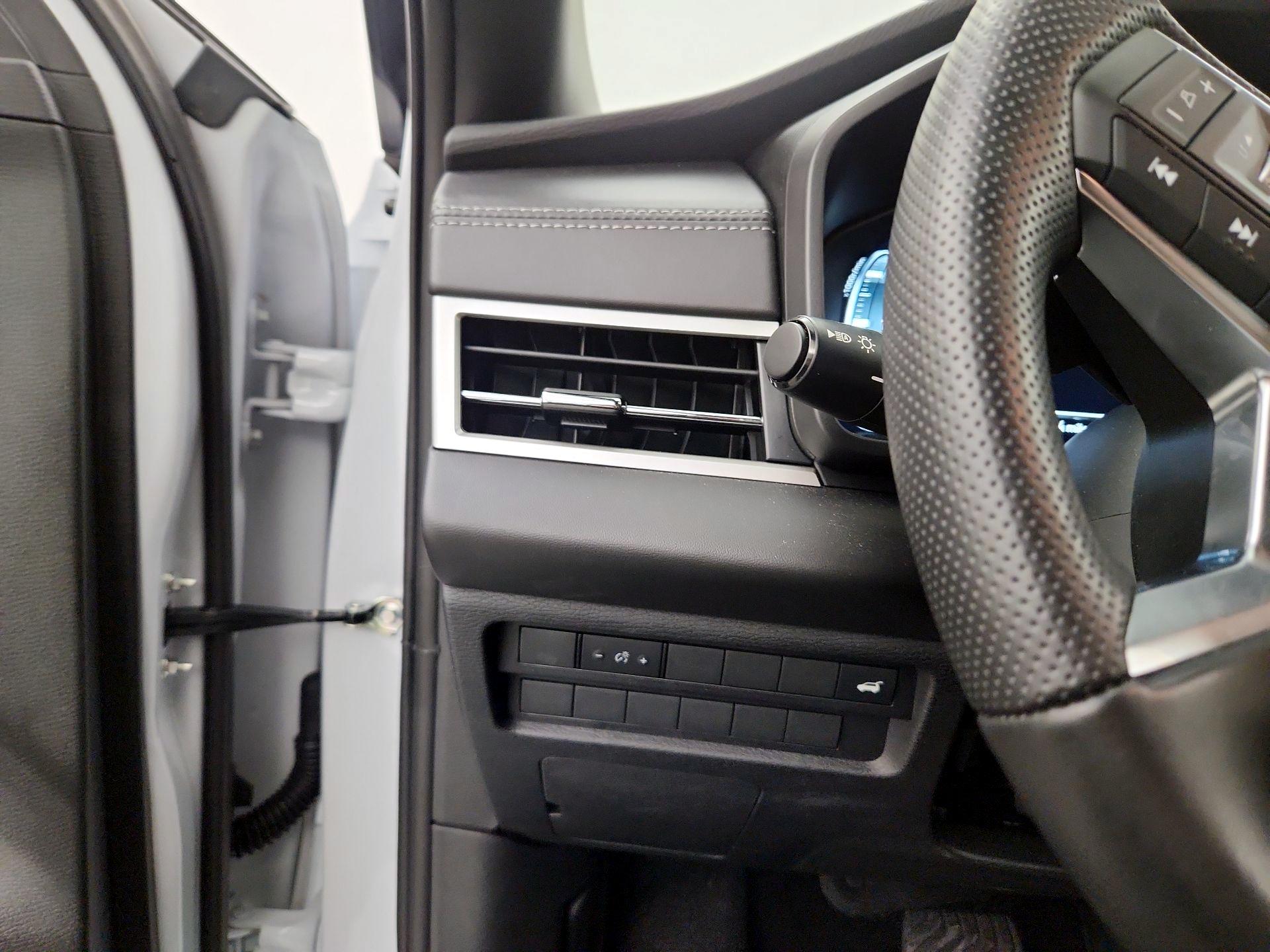 Thumbnail: 2024 Mitsubishi Outlander - 13