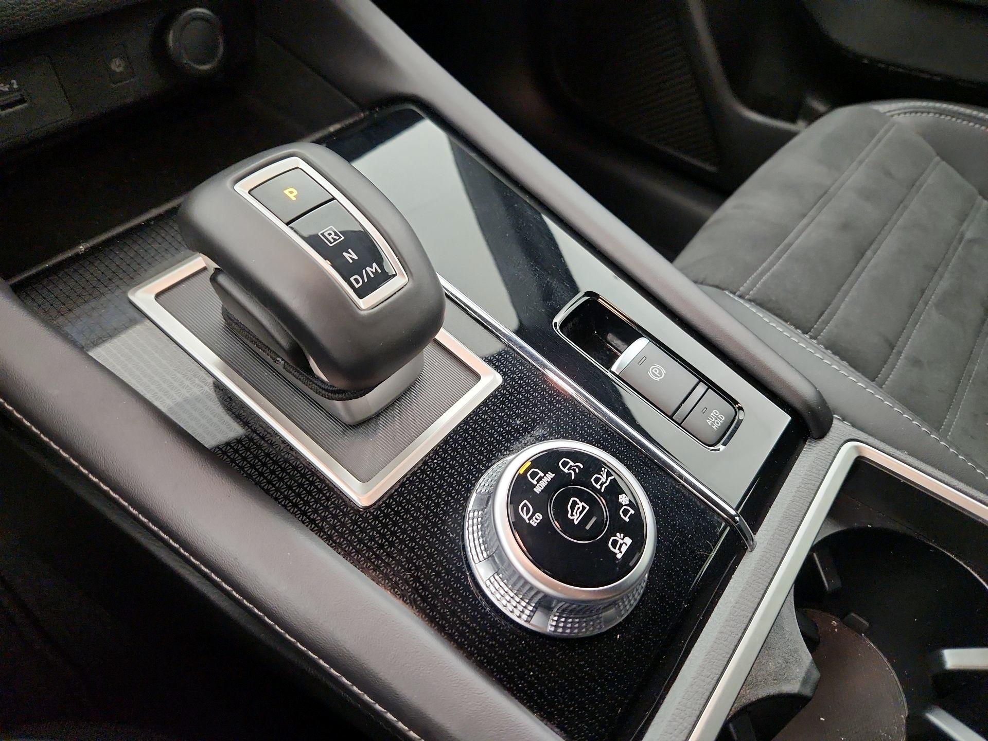 Thumbnail: 2024 Mitsubishi Outlander - 18