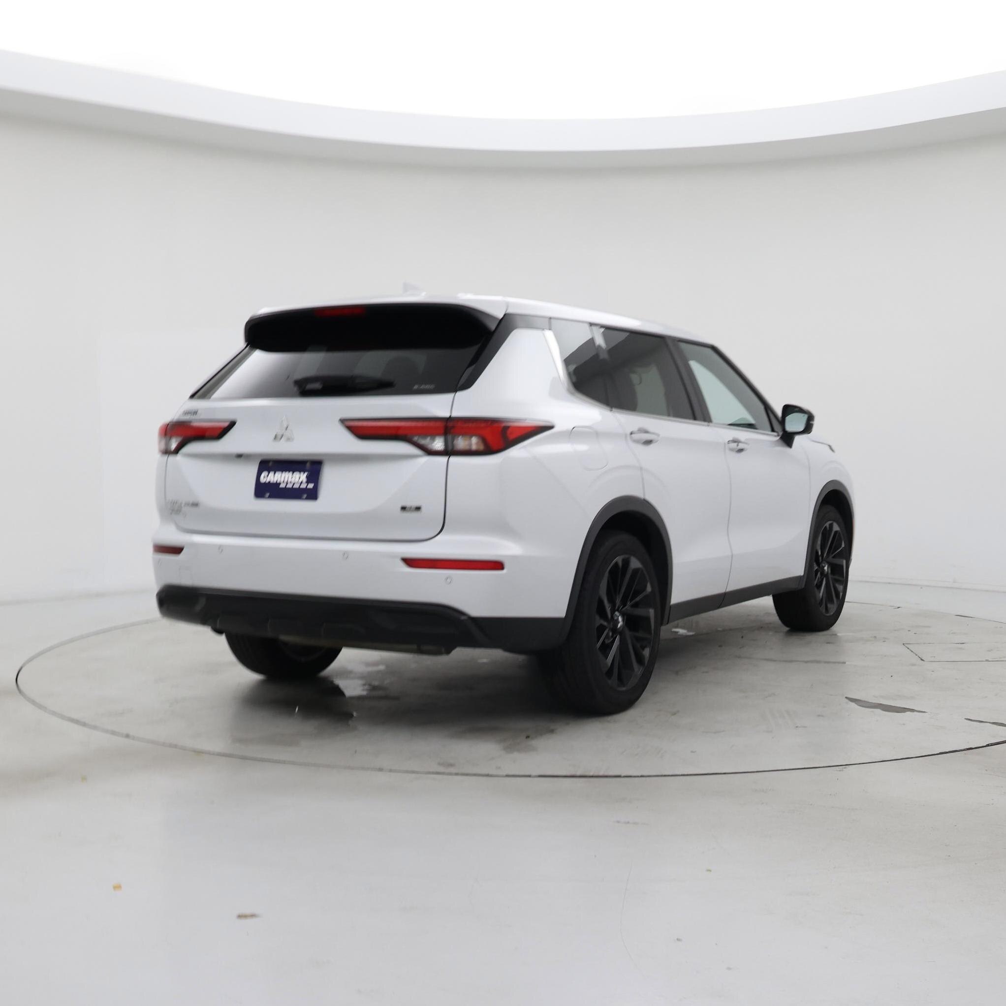 Thumbnail: 2024 Mitsubishi Outlander - 8