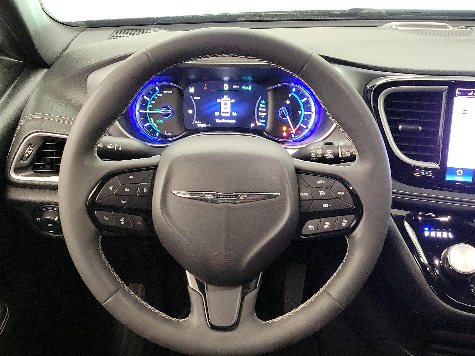 Thumbnail: 2022 Chrysler Pacifica - 10