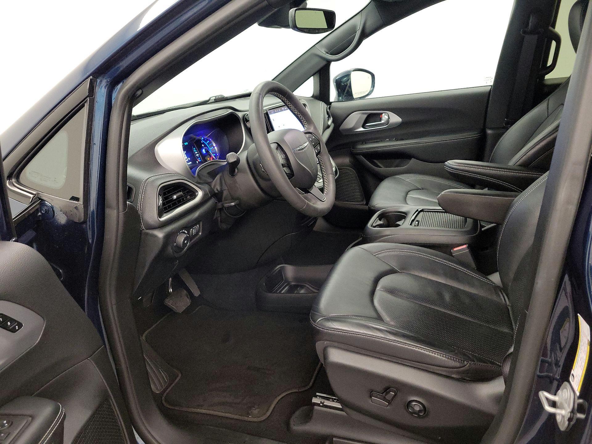 Thumbnail: 2022 Chrysler Pacifica - 11