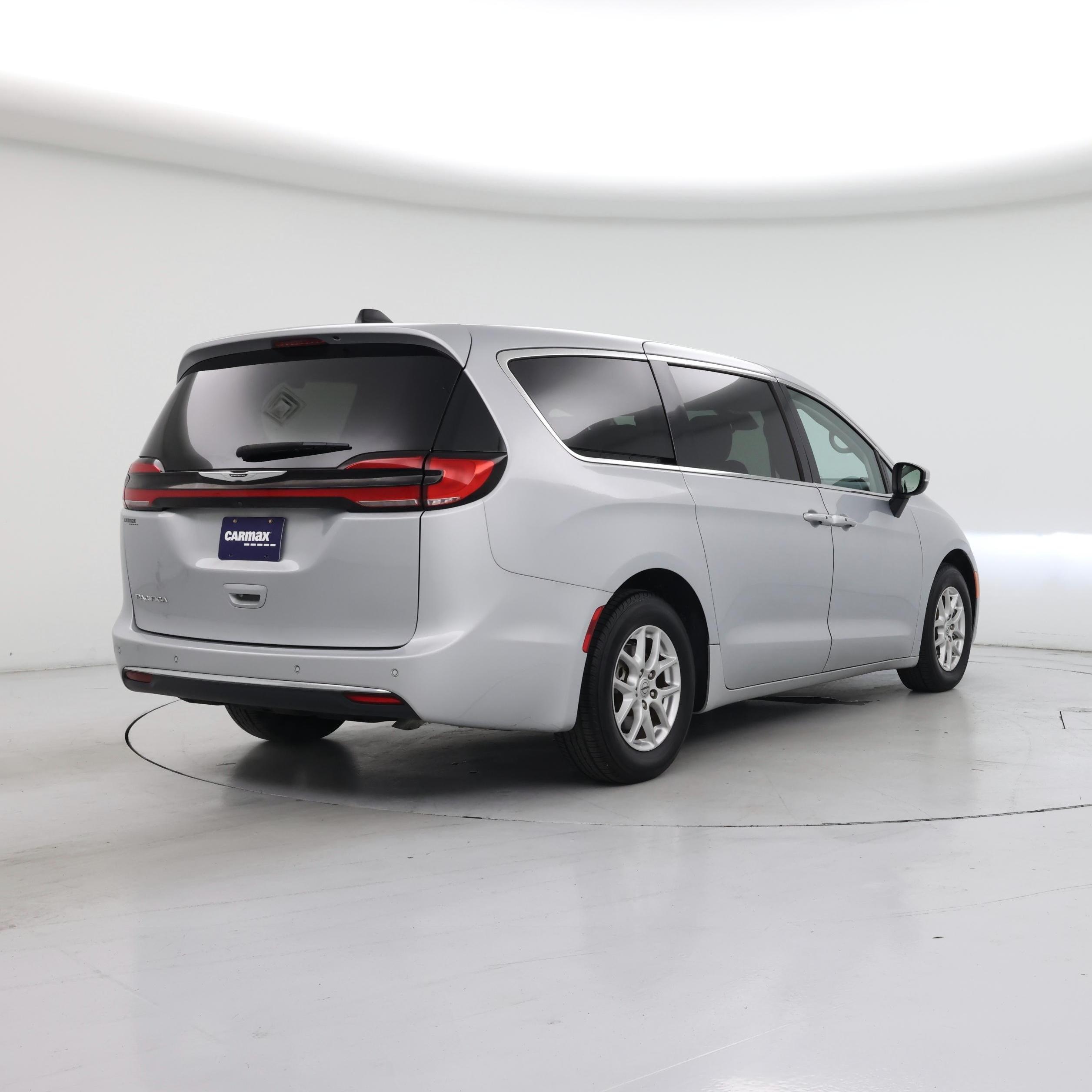 Thumbnail: 2023 Chrysler Pacifica - 8