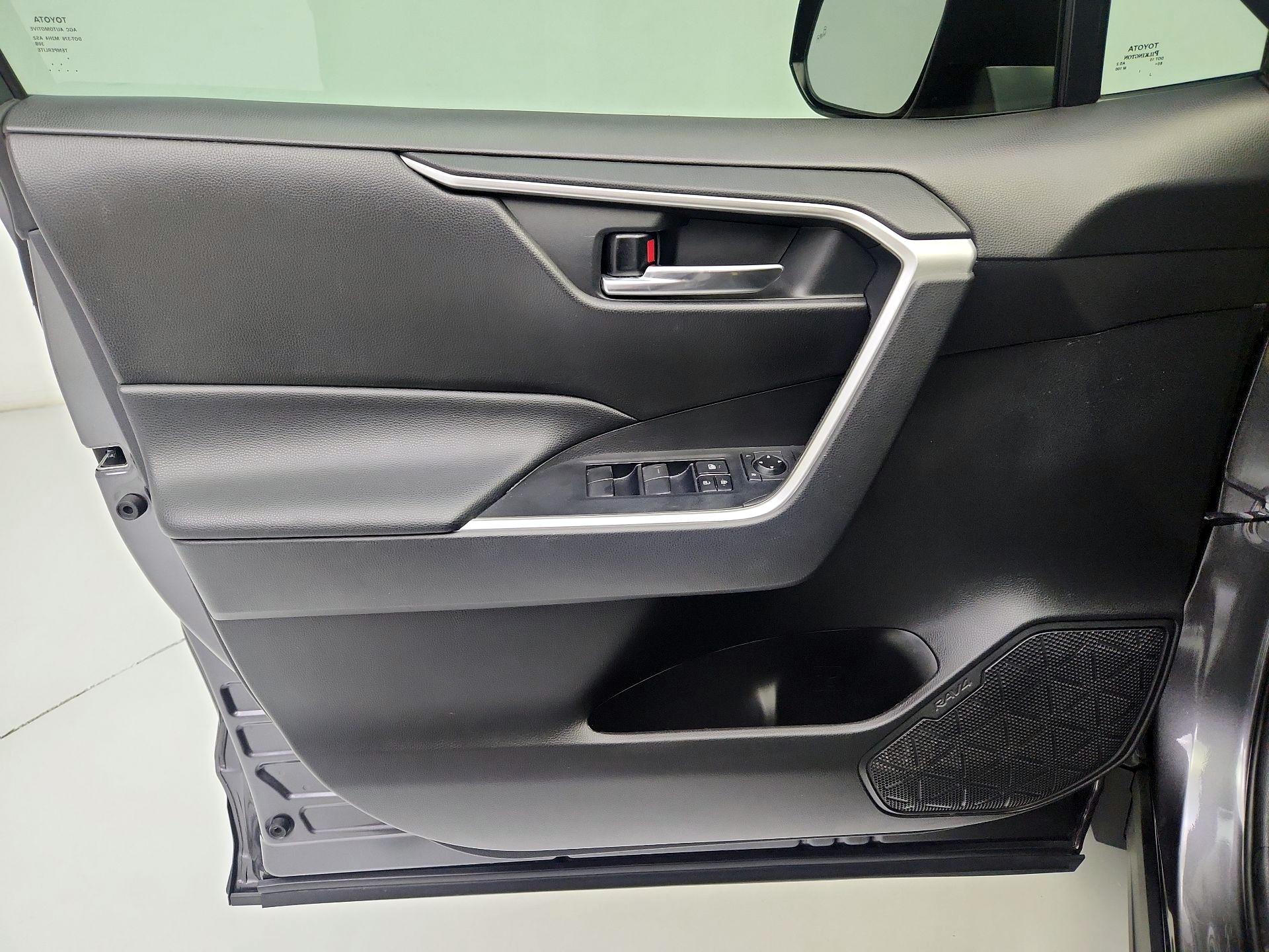 Thumbnail: 2021 Toyota RAV4 - 12